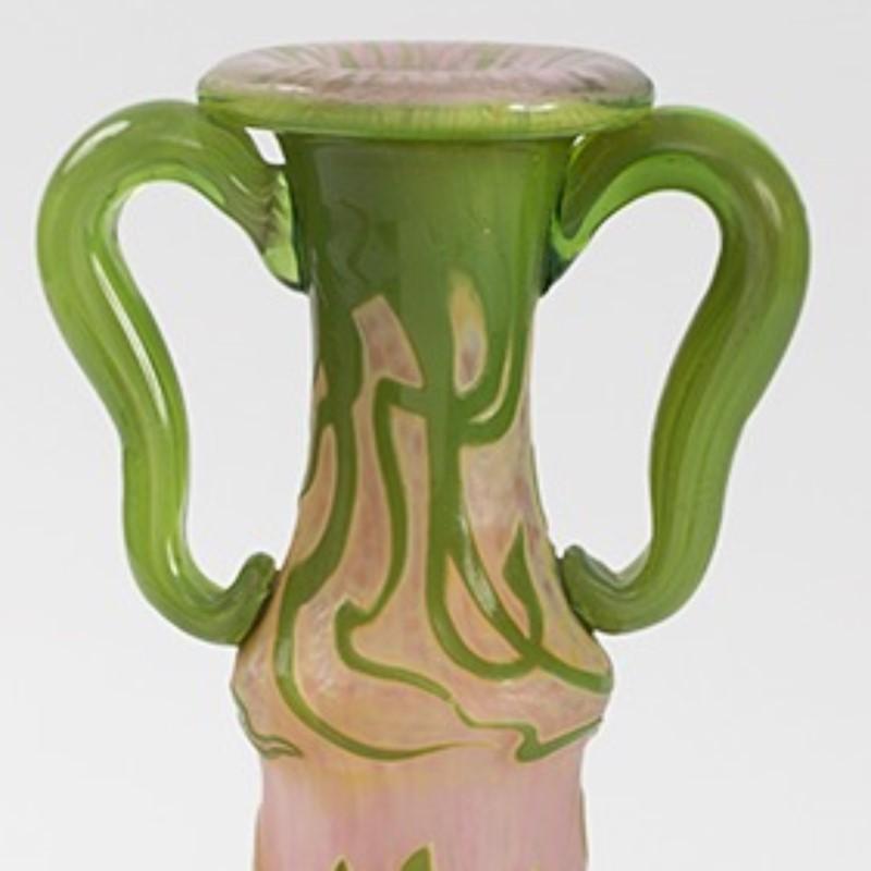 Français Vase en verre Art nouveau français par Daum Nancy en vente
