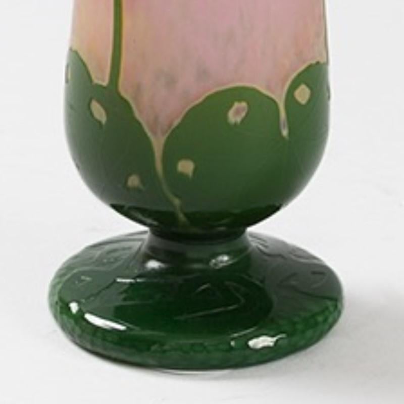 French Art Nouveau Glass Vase by Daum Nancy In Excellent Condition For Sale In New York, NY