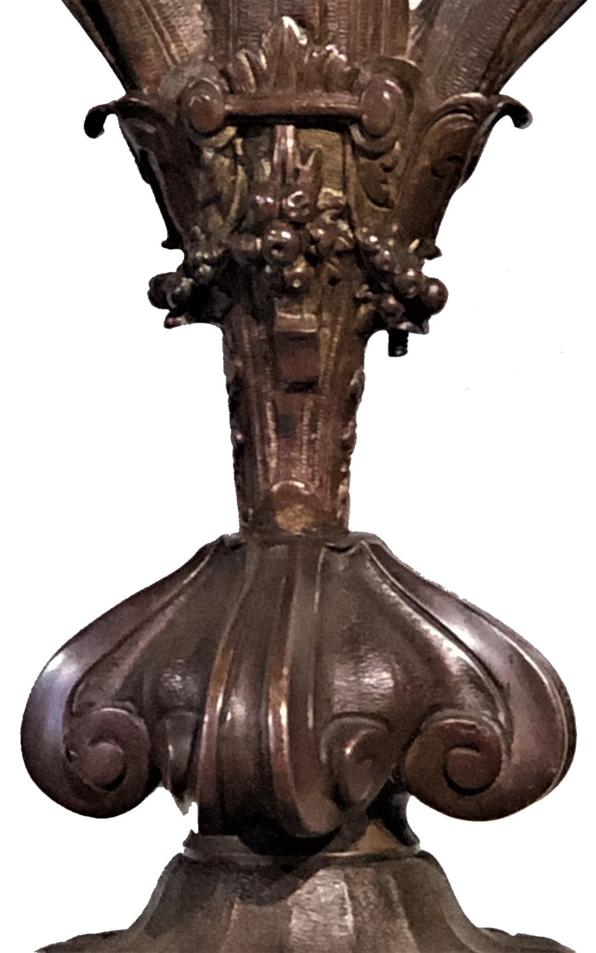 Iris-Kandelaber aus Bronze im französischen Art nouveau-Stil, um 1900 (Frühes 20. Jahrhundert) im Angebot