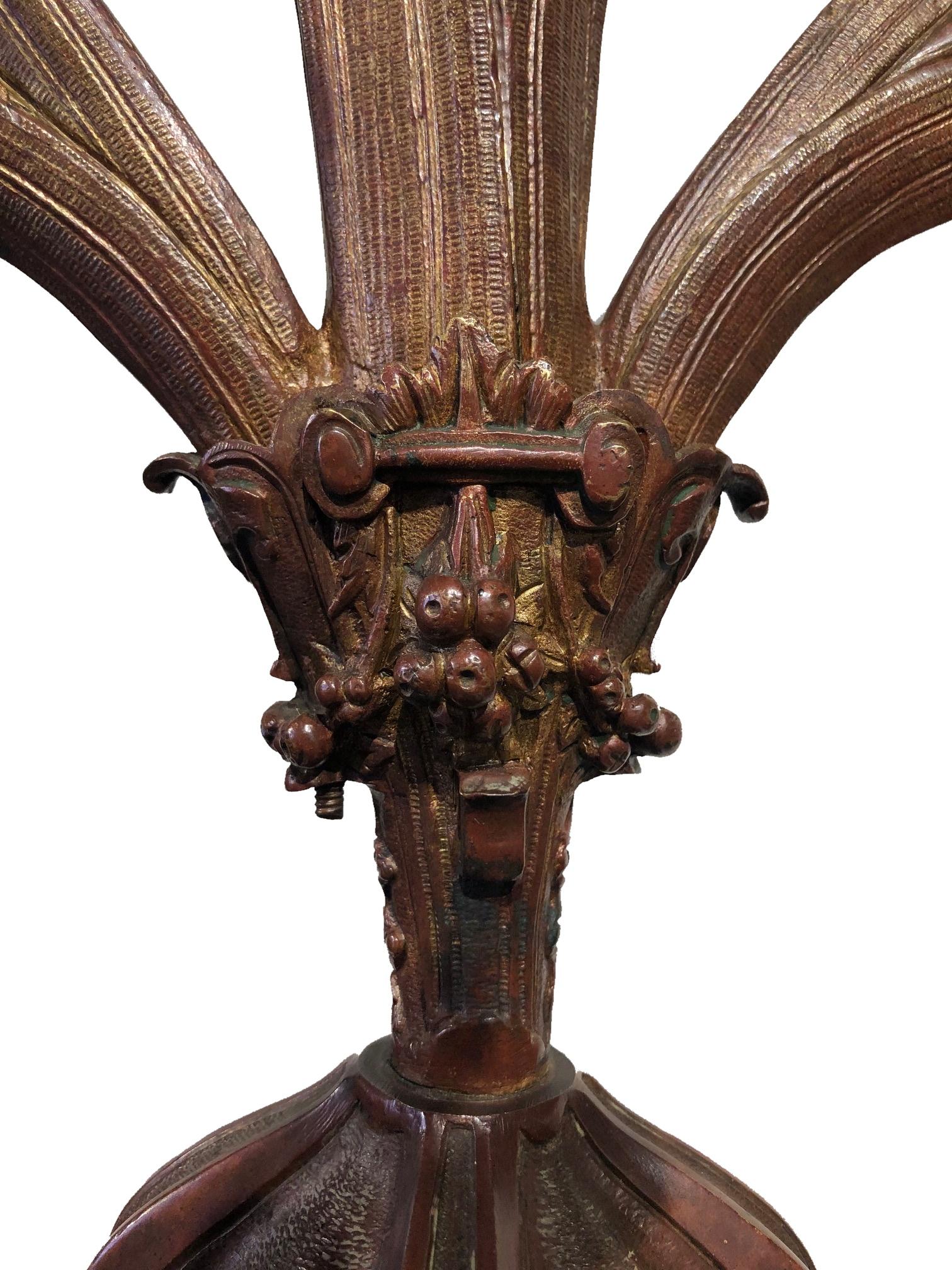 Inizio XX secolo Candelabro a forma di Iris in bronzo di stile Art Nouveau francese, 1900 ca. in vendita