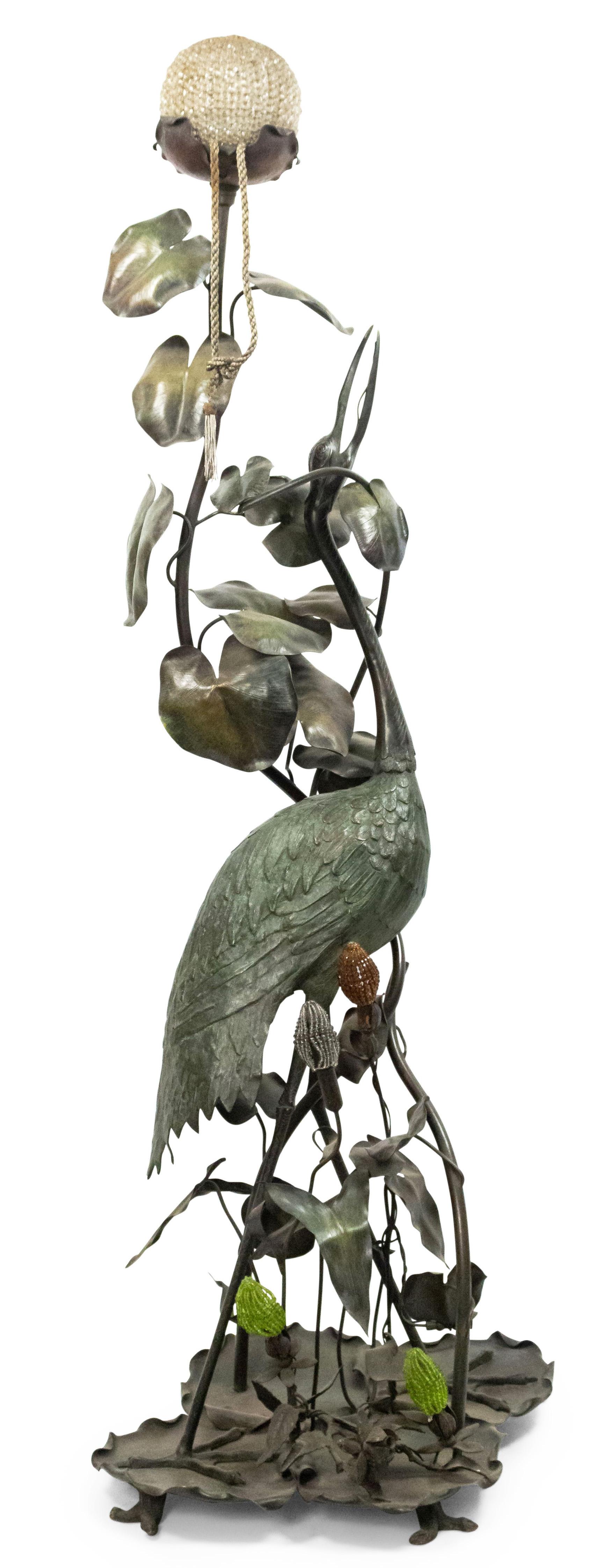 Lampadaire en métal moulé Art Nouveau français représentant un héron avec des nénuphar en vente 3