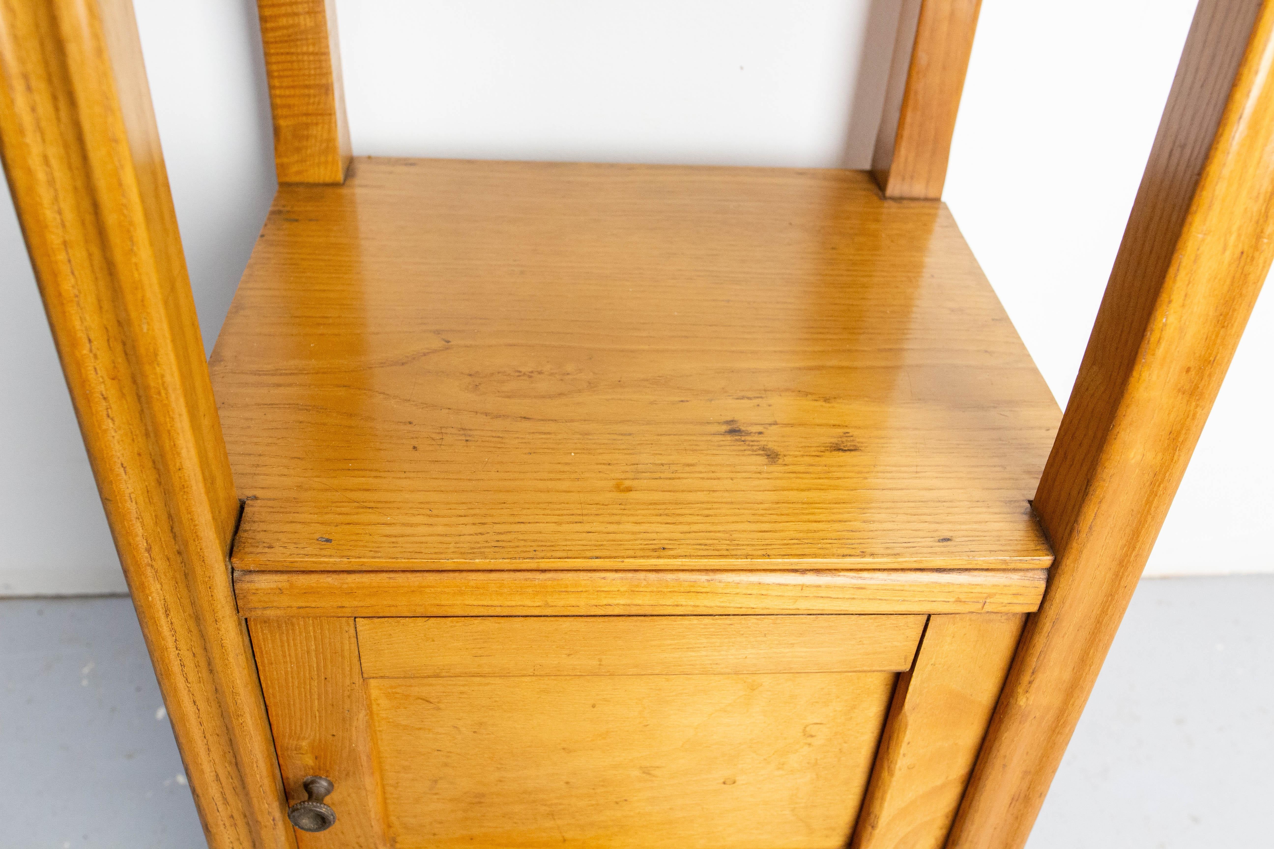 Mesa auxiliar alta francesa Art Nouveau Madera de fresno y mármol Pedestal de entrada c 1920 en venta 3