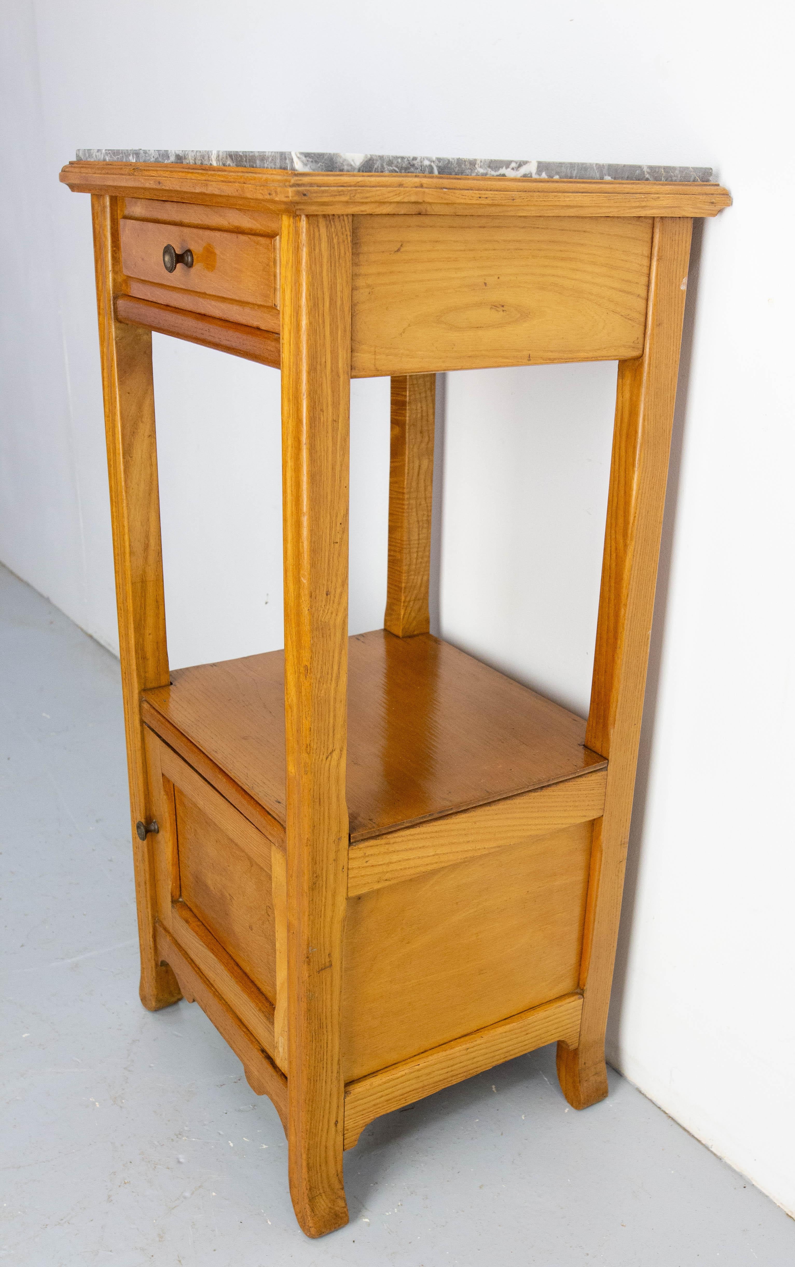 Mesa auxiliar alta francesa Art Nouveau Madera de fresno y mármol Pedestal de entrada c 1920 Francés en venta