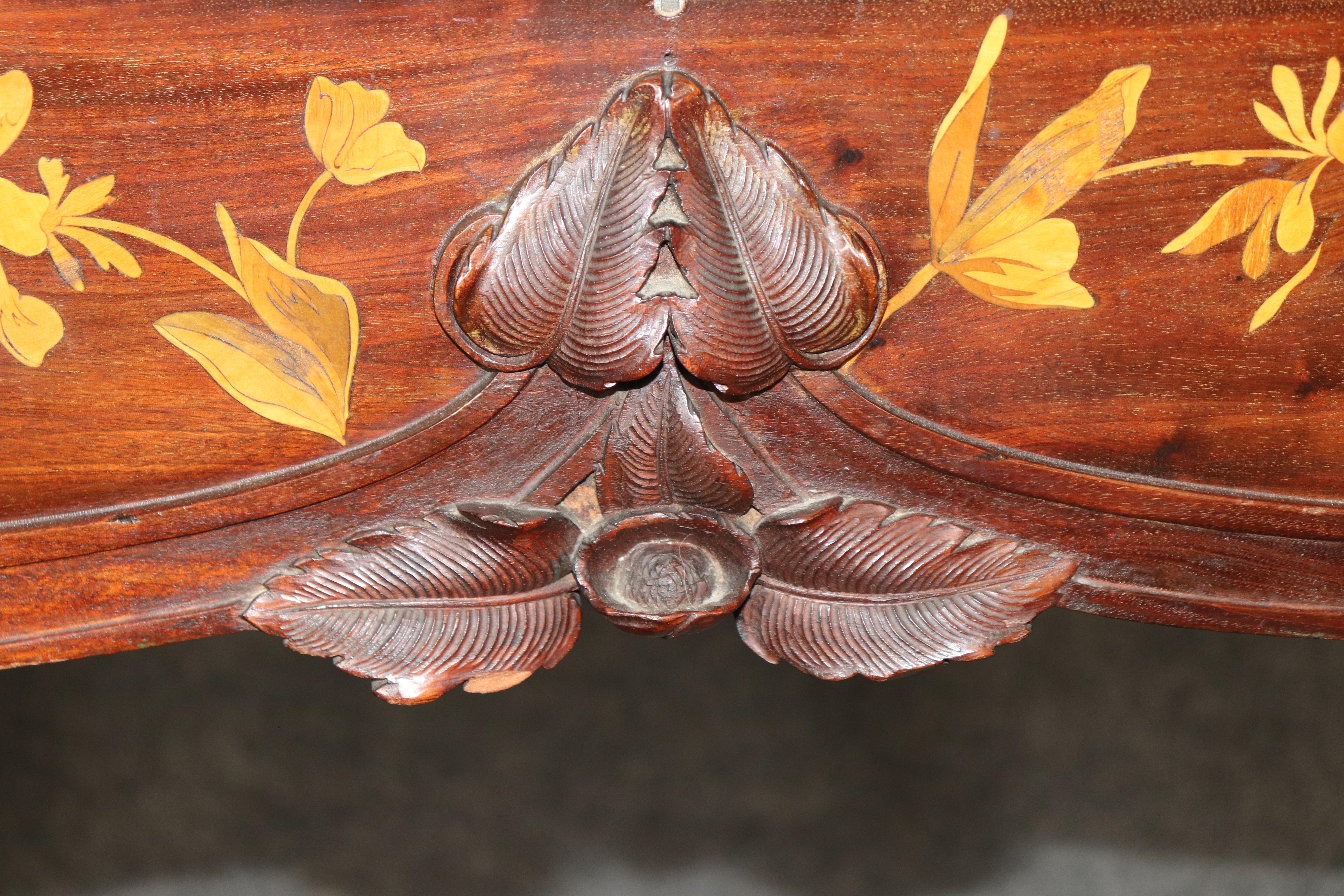 Vanità francese Art Nouveau intarsiata in noce e legno satinato da donna Galle in vendita 8