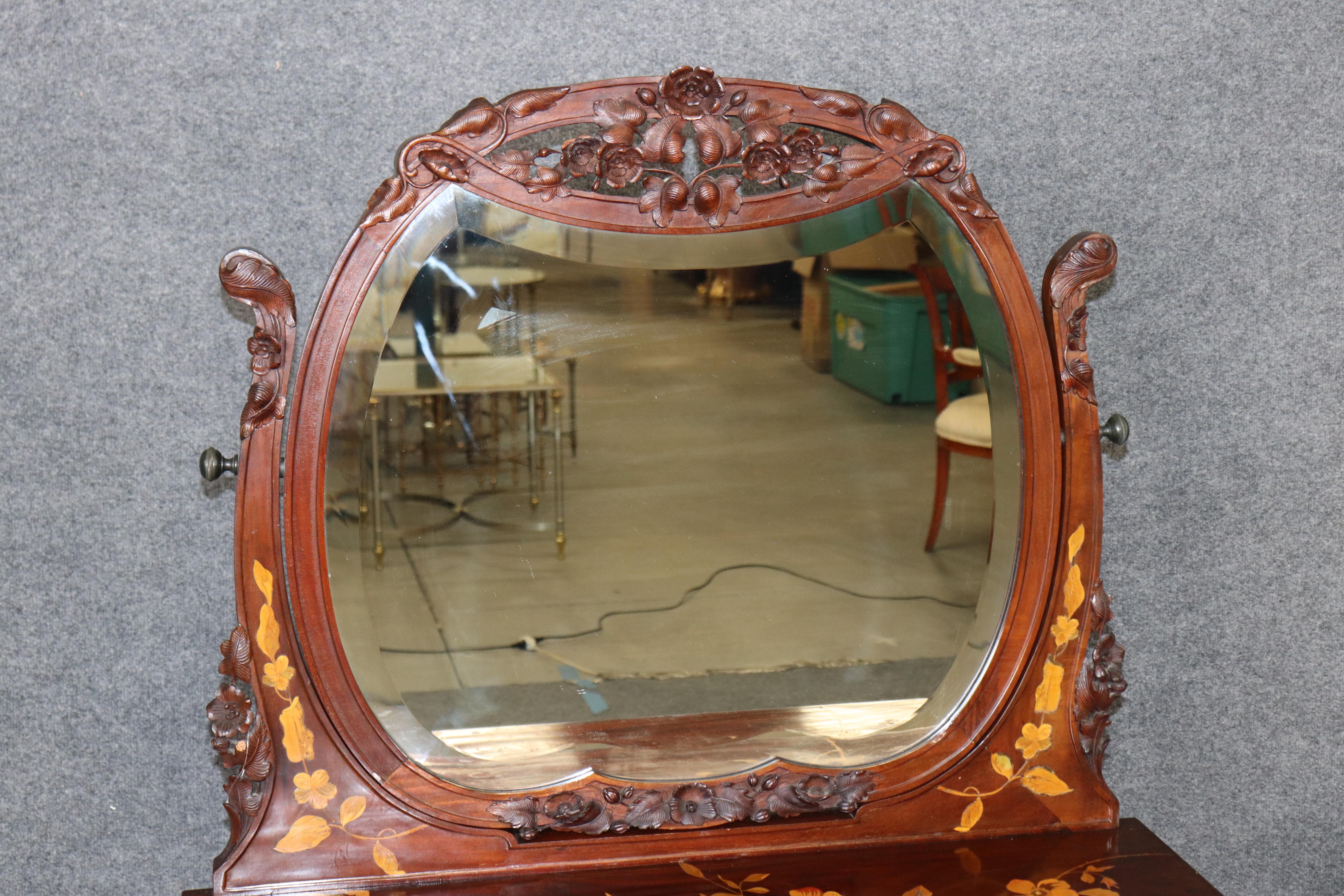 Vanità francese Art Nouveau intarsiata in noce e legno satinato da donna Galle in vendita 4