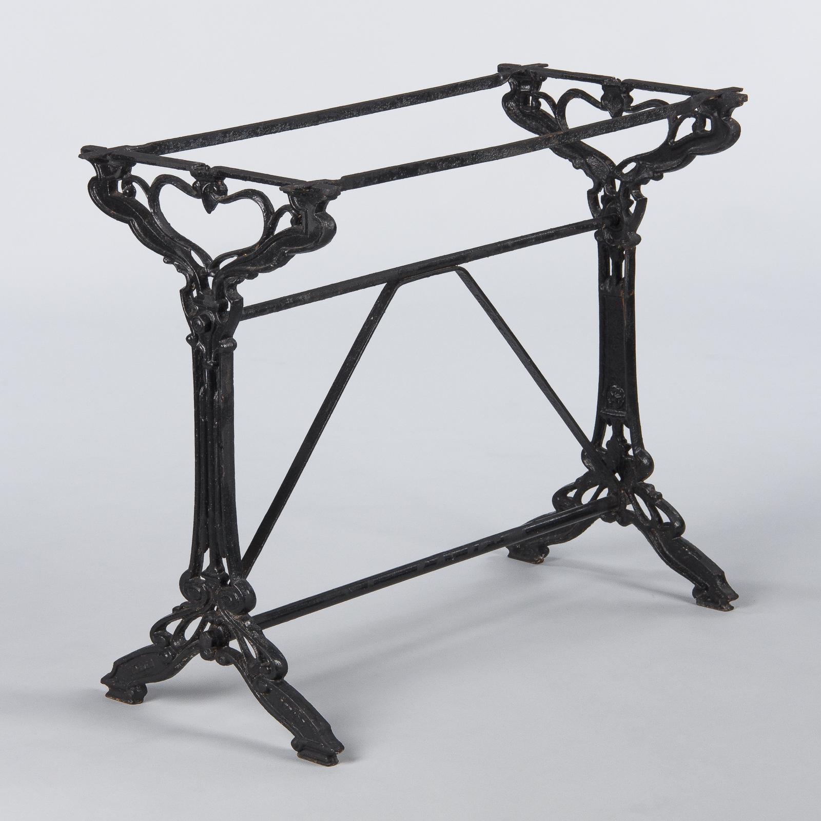 French Art Nouveau Iron and Marble Bistro Table, 1900s 6