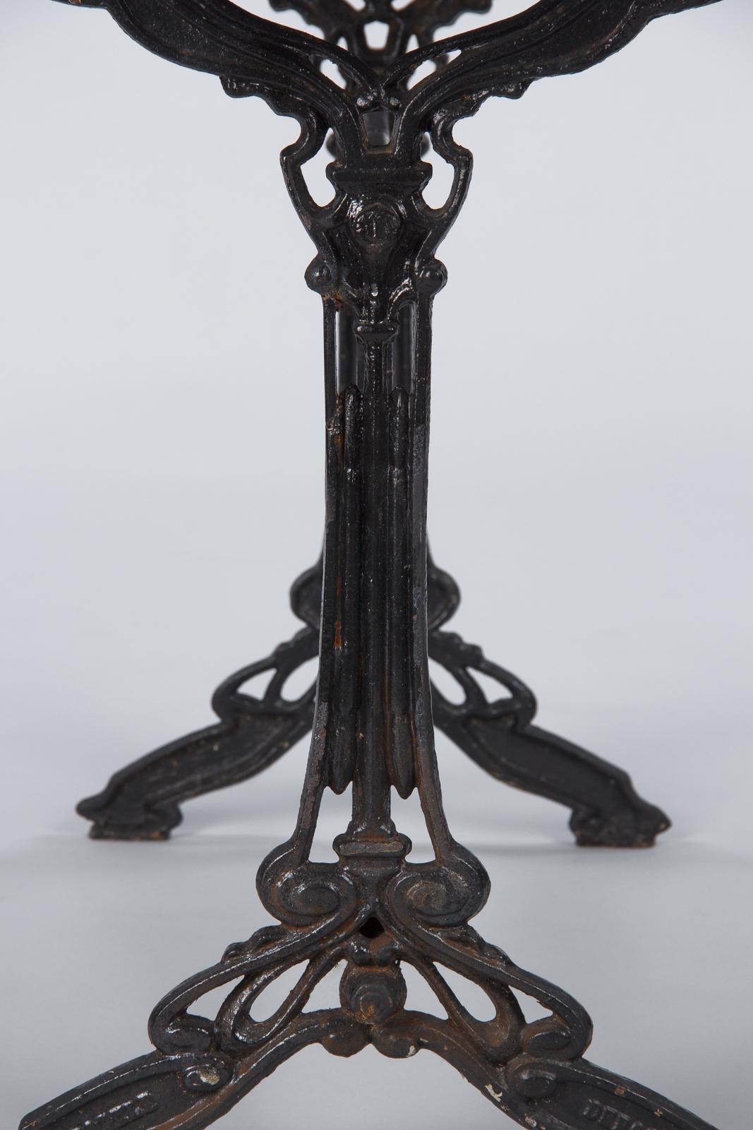 20th Century French Art Nouveau Iron and Marble Bistro Table, 1900s