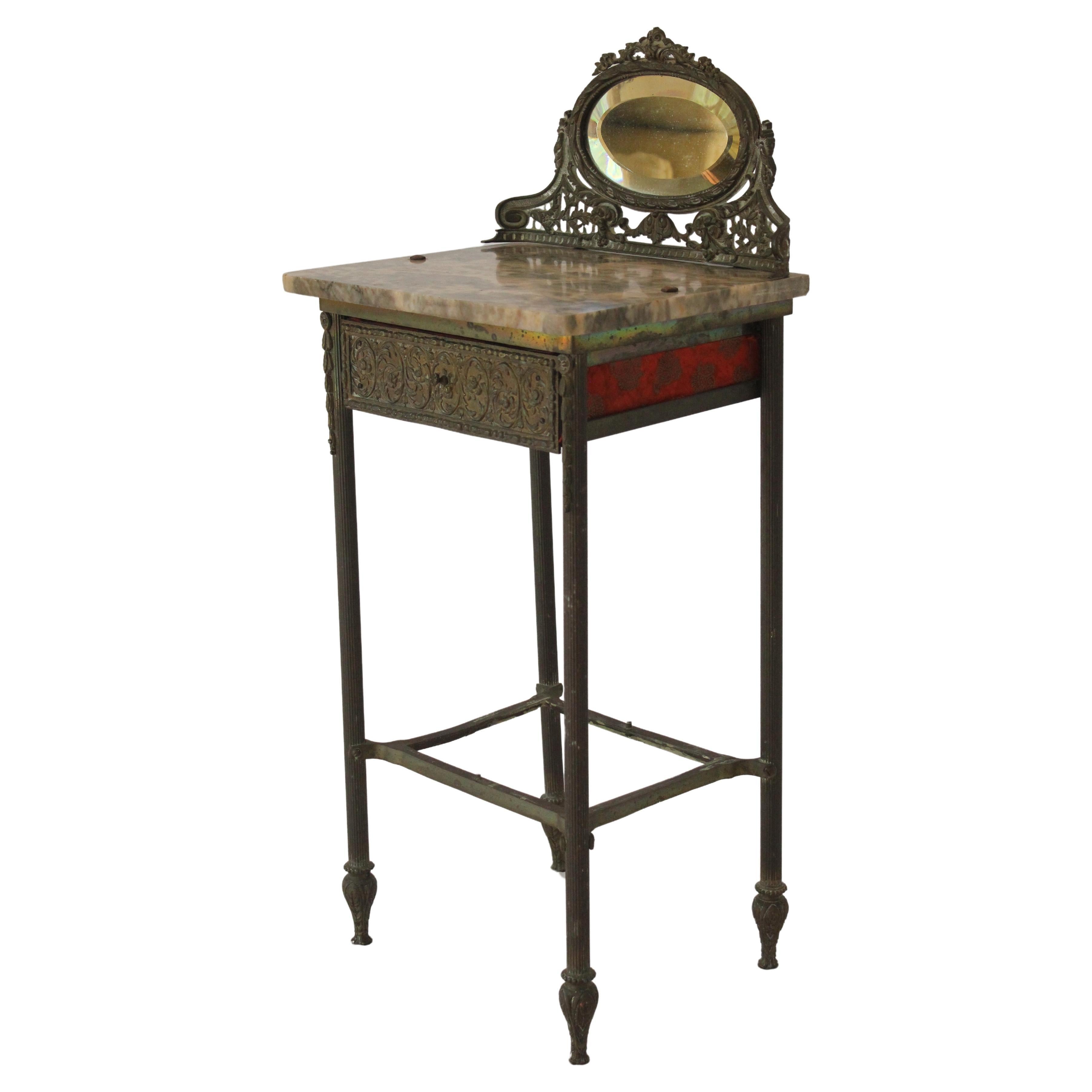 Table d'appoint Art nouveau français en fer, laiton et marbre avec miroir début du 20ème siècle 