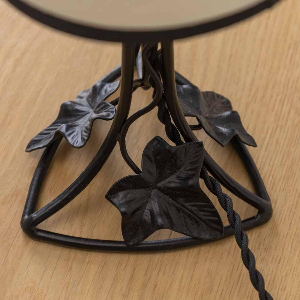 Lampada da tavolo francese Art Nouveau con foglie di ferro in vendita 5