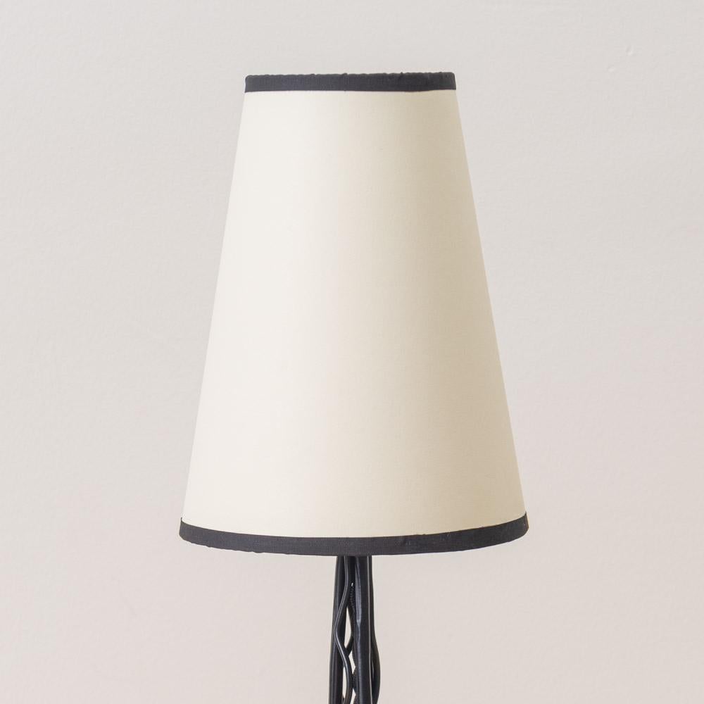 Lampada da tavolo francese Art Nouveau con foglie di ferro in vendita 2