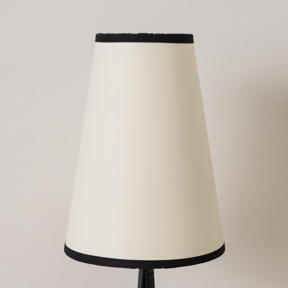 Lampada da tavolo francese Art Nouveau con foglie di ferro in vendita 3