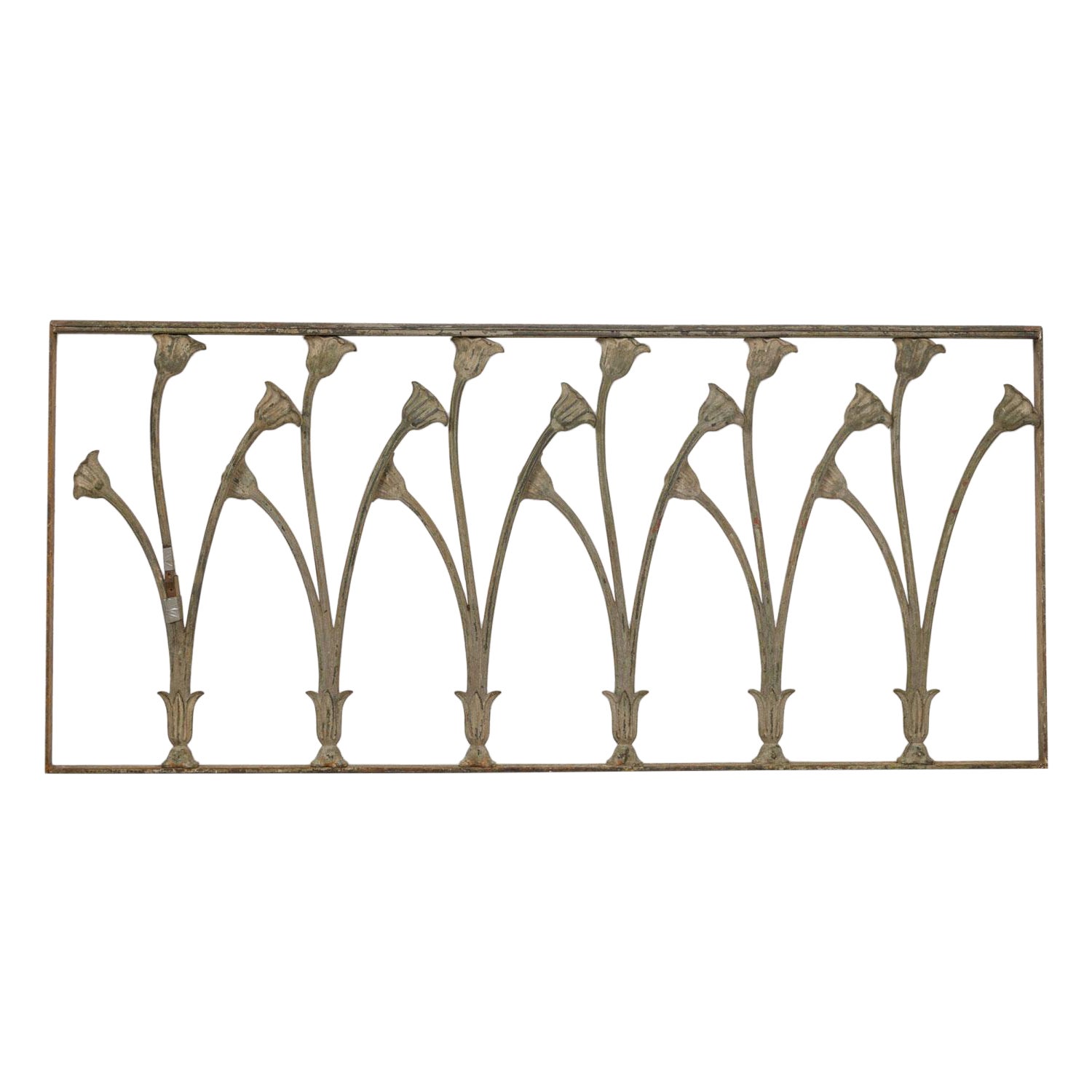 French Art Nouveau Iron Railing with Lily Design en vente