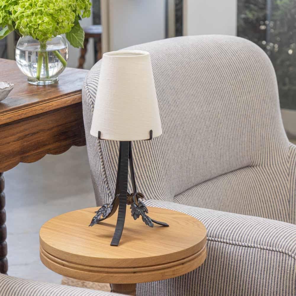 Français Lampe de table en fer Art nouveau français en vente