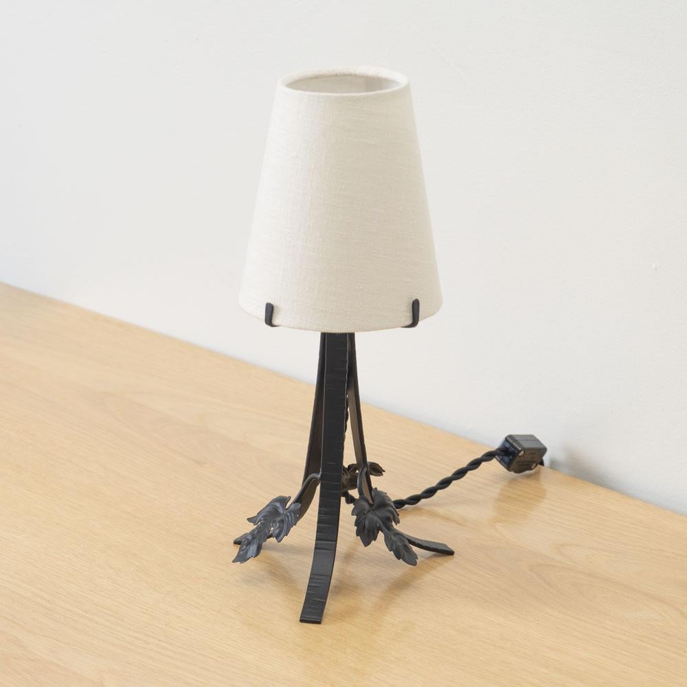 Lin Lampe de table en fer Art nouveau français en vente