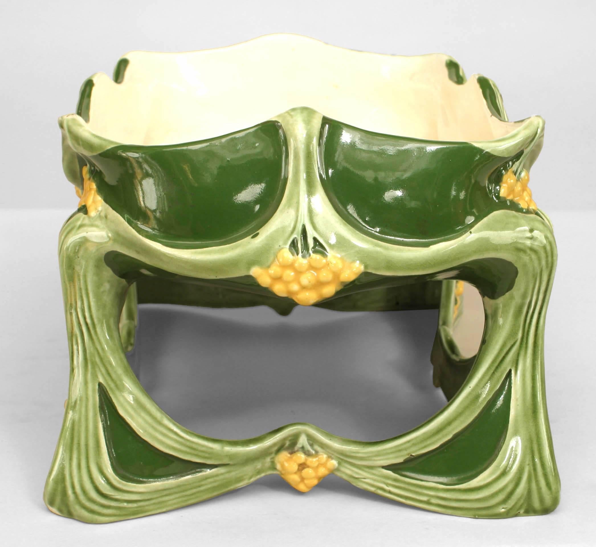 French Art Nouveau Green Porcelain Centerpiece In Good Condition For Sale In New York, NY