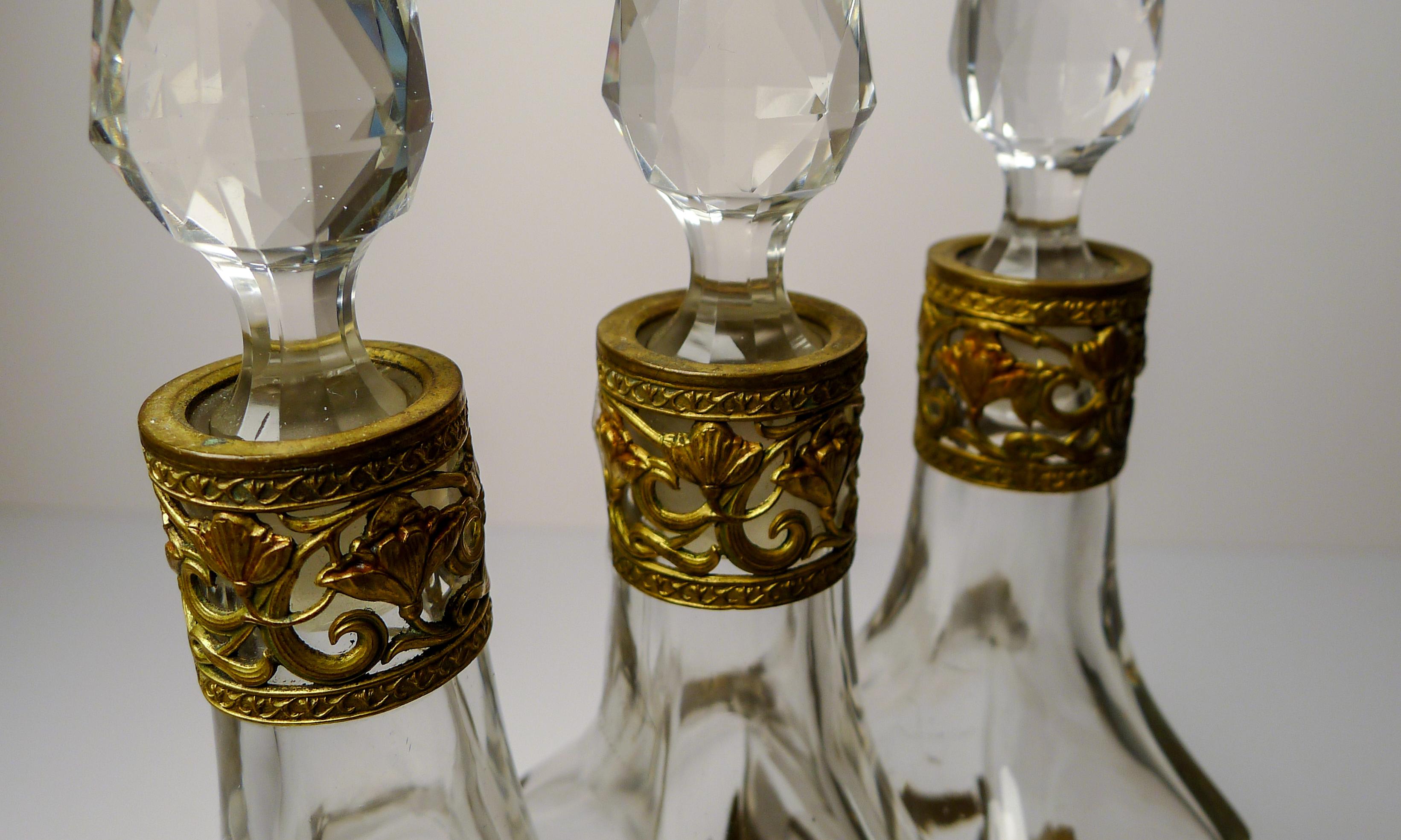 French Art Nouveau Liquor Decanter Set / Perfume Caddy c.1900 For Sale 5