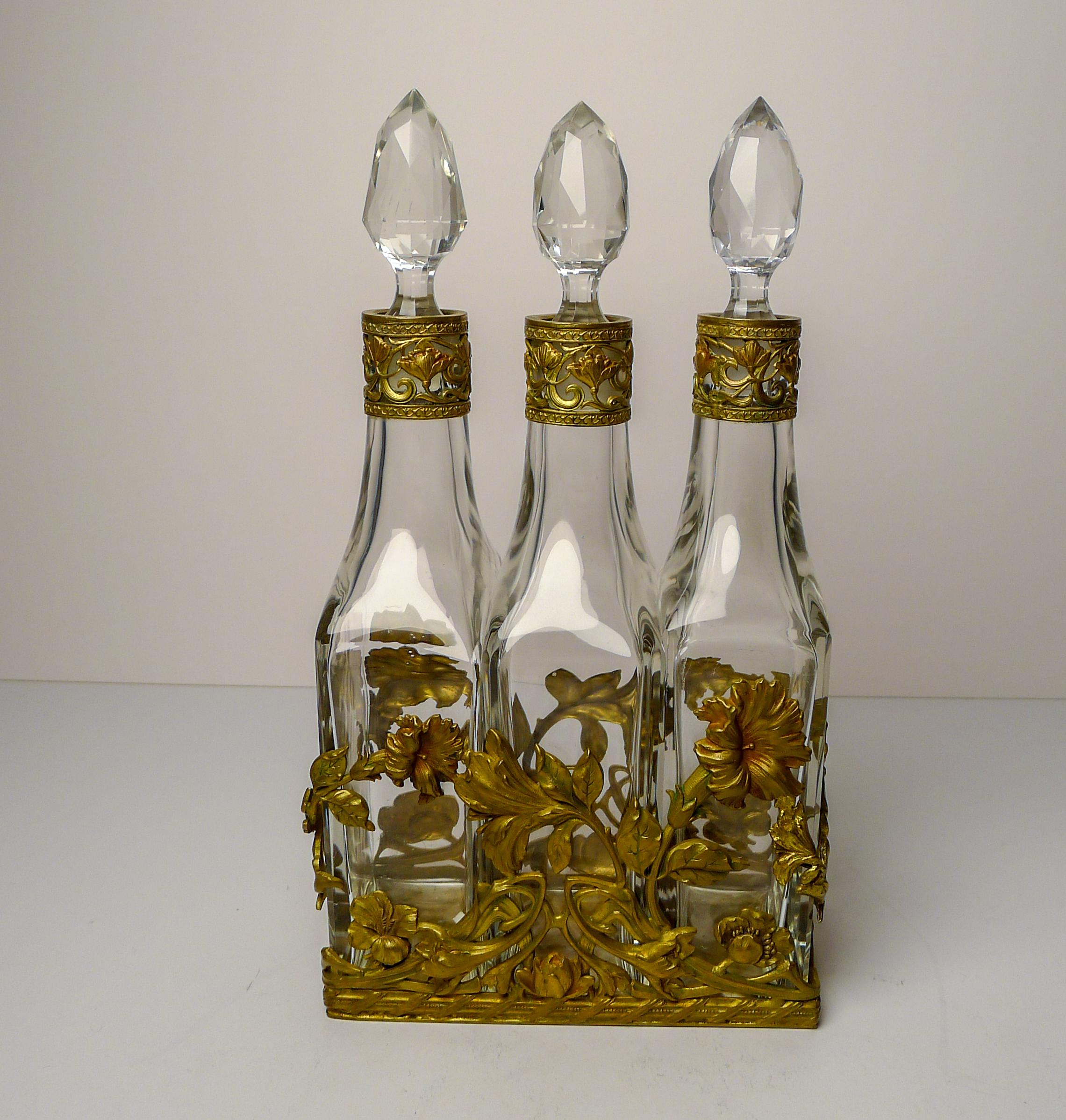 French Art Nouveau Liquor Decanter Set / Perfume Caddy c.1900 For Sale 7