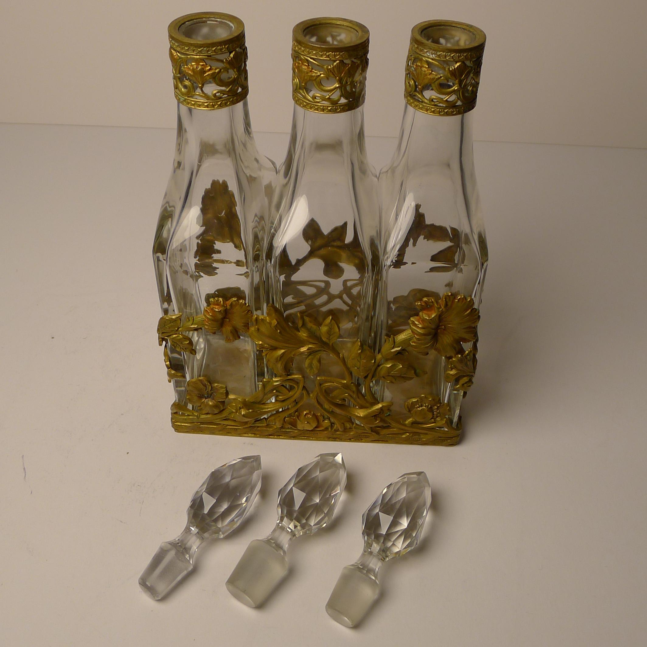 French Art Nouveau Liquor Decanter Set / Perfume Caddy c.1900 For Sale 10