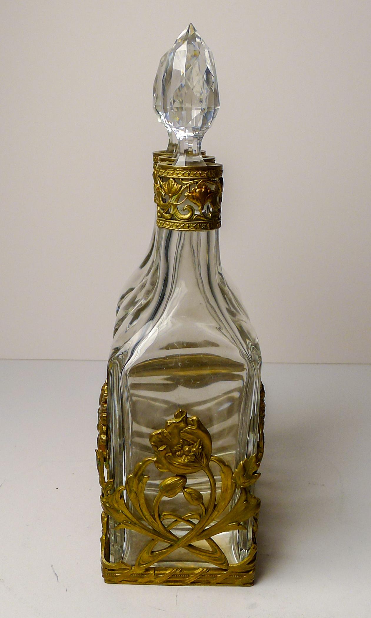 French Art Nouveau Liquor Decanter Set / Perfume Caddy c.1900 In Good Condition For Sale In Bath, GB