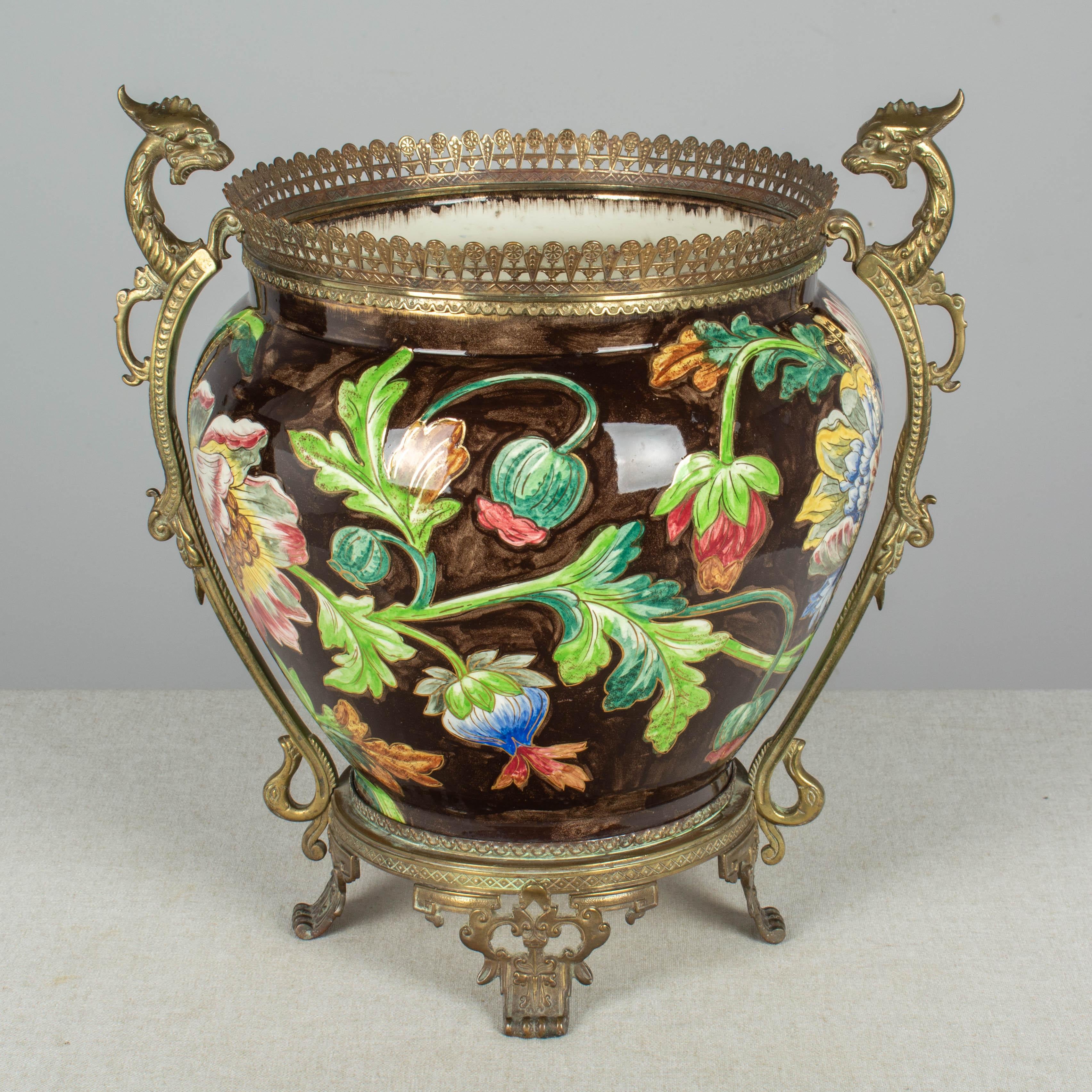 Longchamp Bronzemontierter Keramik-Pflanztopf, Französischer Art nouveau-Stil im Angebot 4