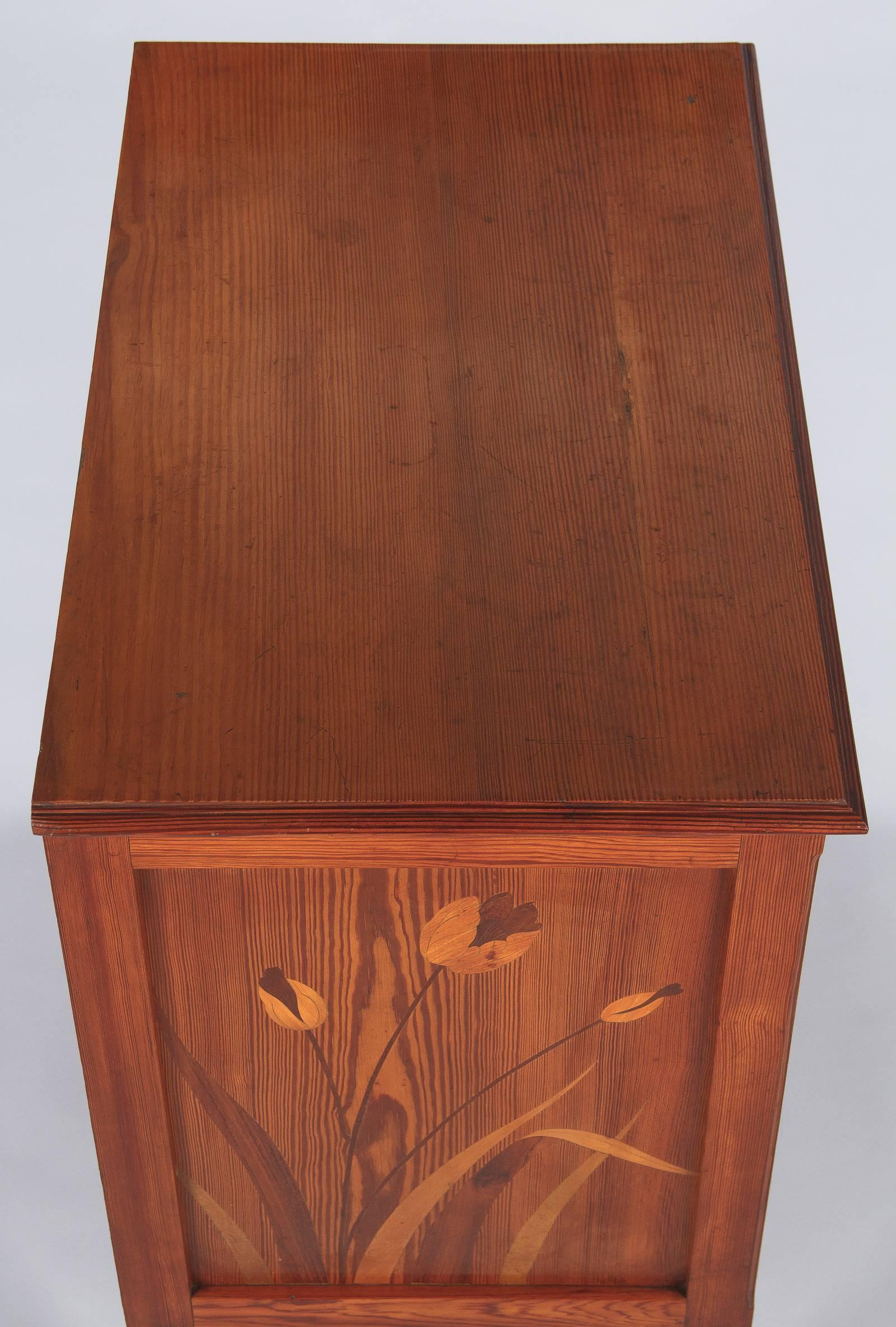 20th Century French Art Nouveau Longleaf Pine Chest of Drawers, 1900s