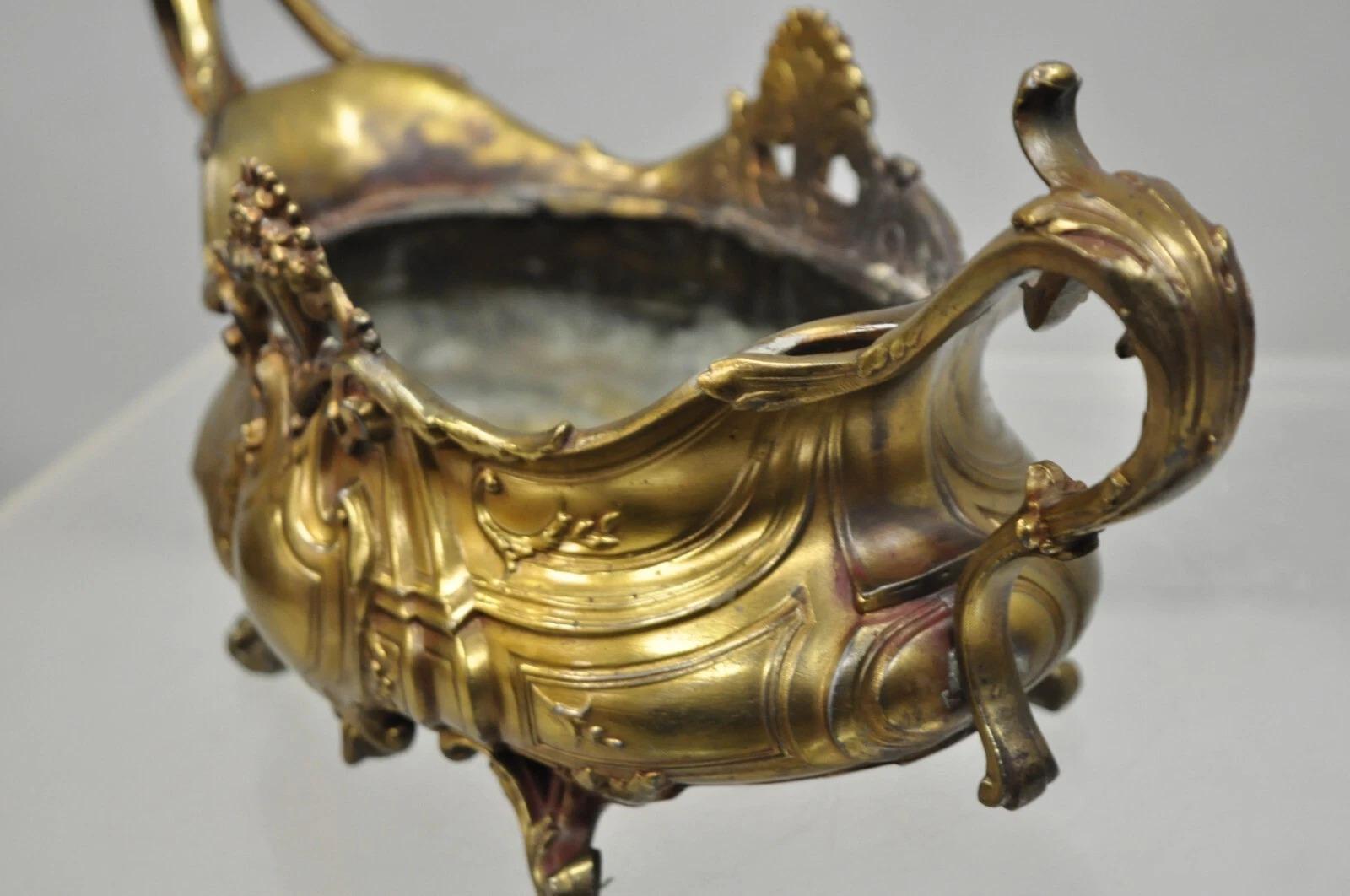 French Art Nouveau Louis XV Gold Spelter Metal Planter Jardiniere Centerpiece Bon état - En vente à Philadelphia, PA