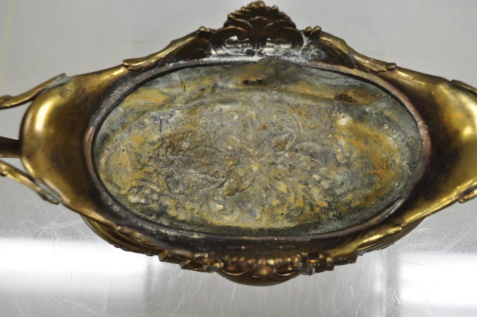 20ième siècle French Art Nouveau Louis XV Gold Spelter Metal Planter Jardiniere Centerpiece en vente