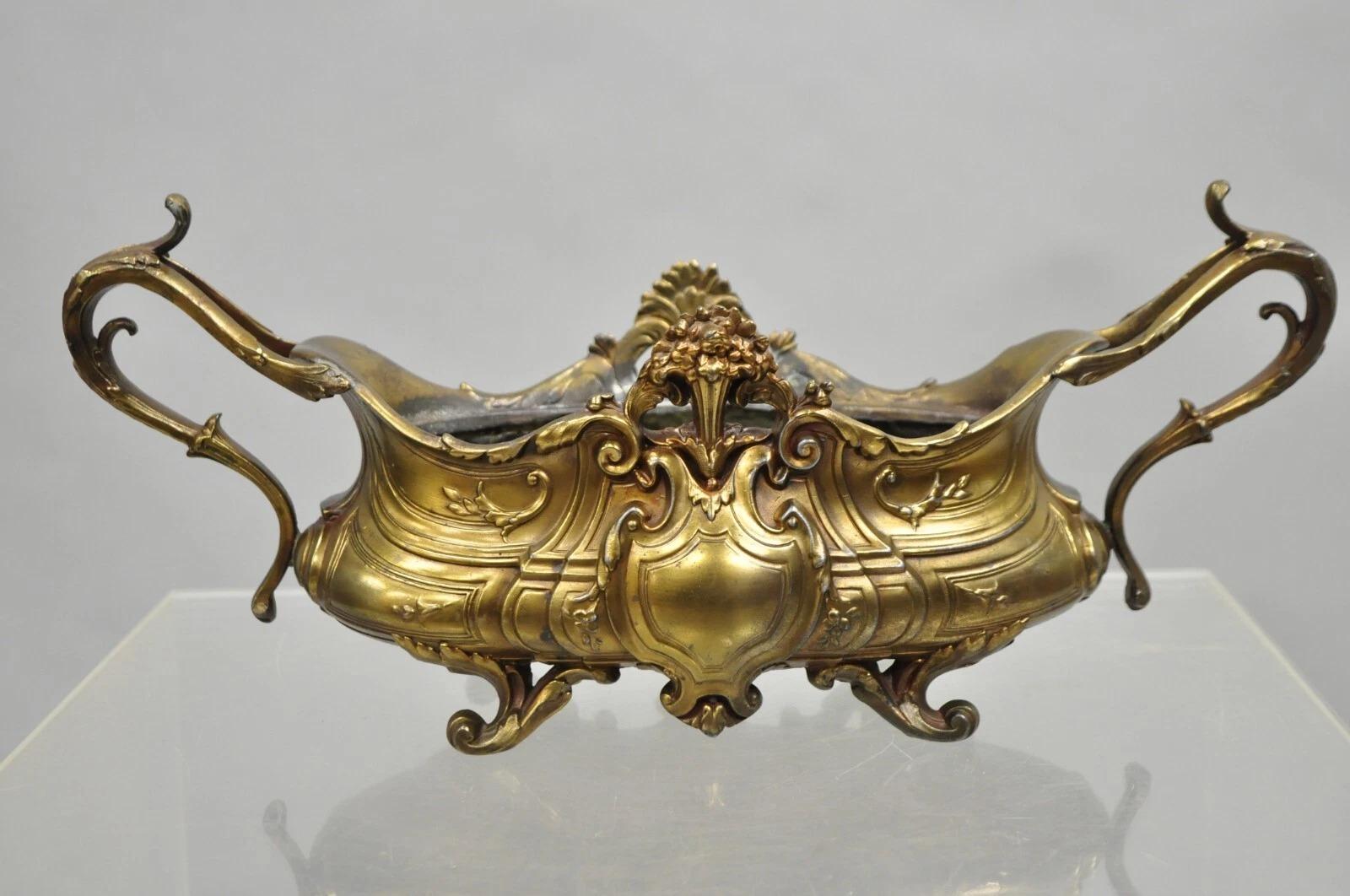 Métal French Art Nouveau Louis XV Gold Spelter Metal Planter Jardiniere Centerpiece en vente