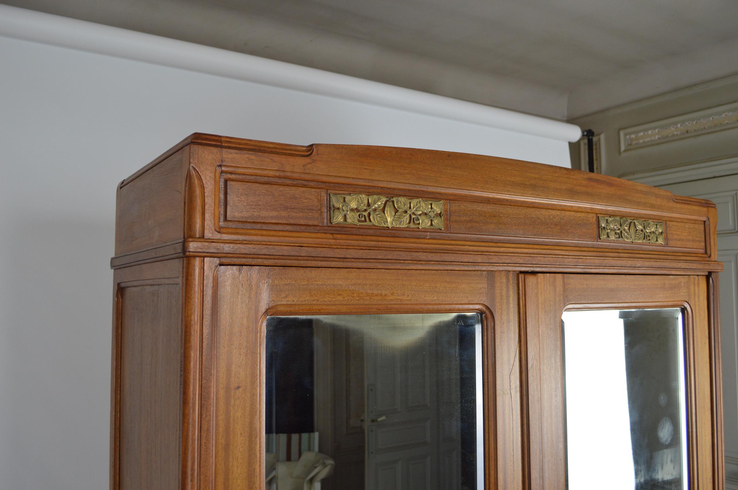 Glass French Art Nouveau Mahogany Clematis Bedroom Set by Mathieu Gallerey, circa 1920 For Sale