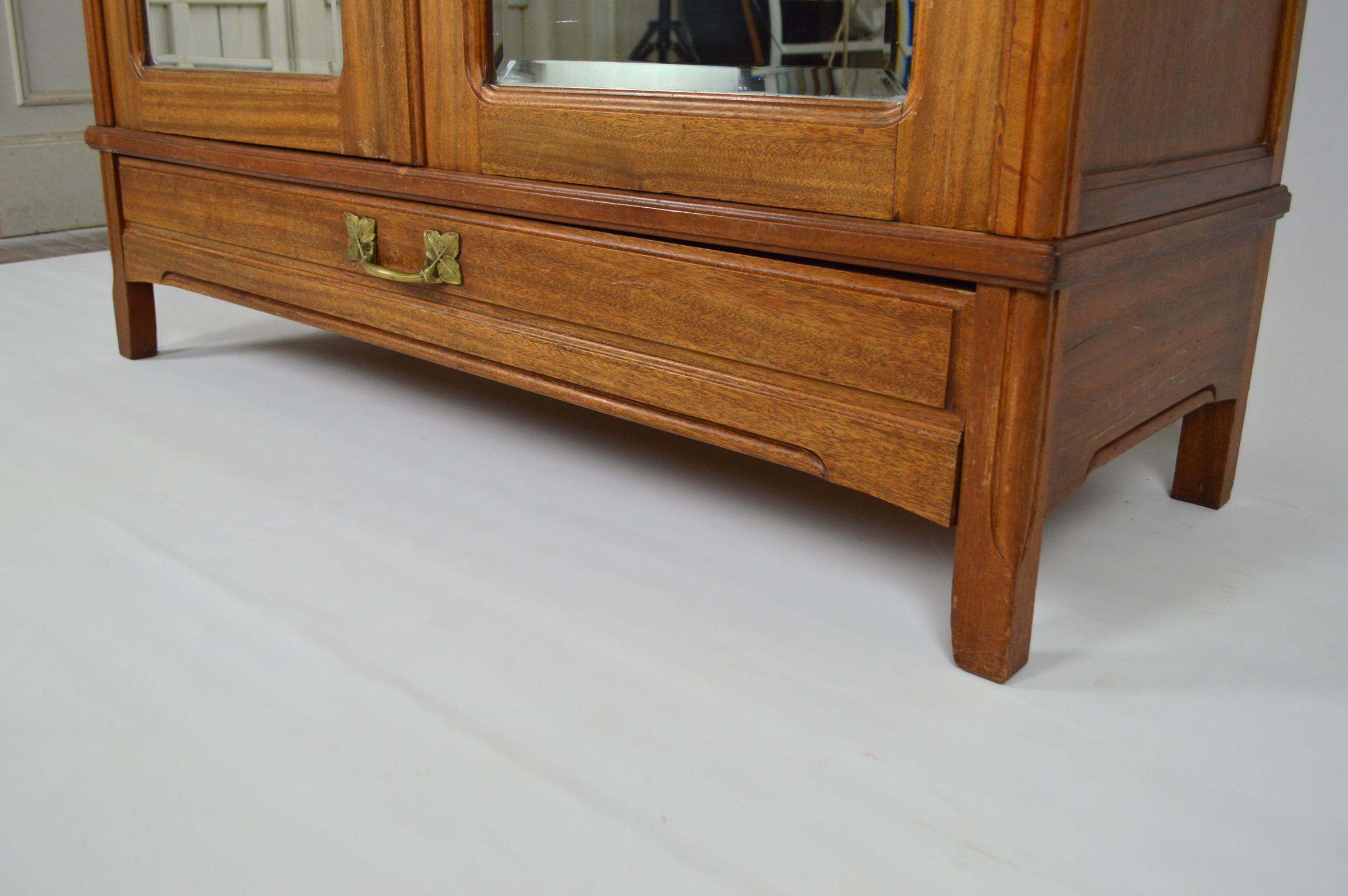 French Art Nouveau Mahogany Clematis Bedroom Set by Mathieu Gallerey, circa 1920 For Sale 1