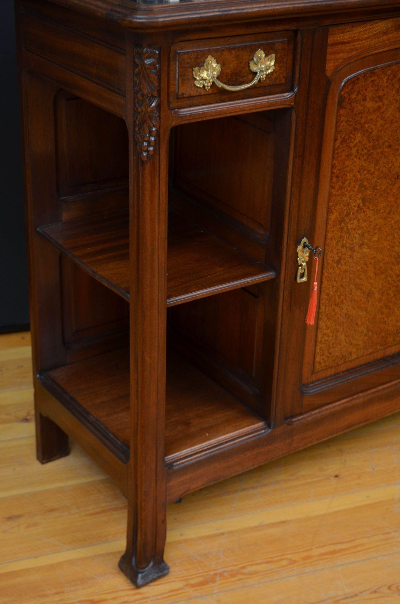 Credenza francese Art Nouveau in mogano Buffet in vendita 1