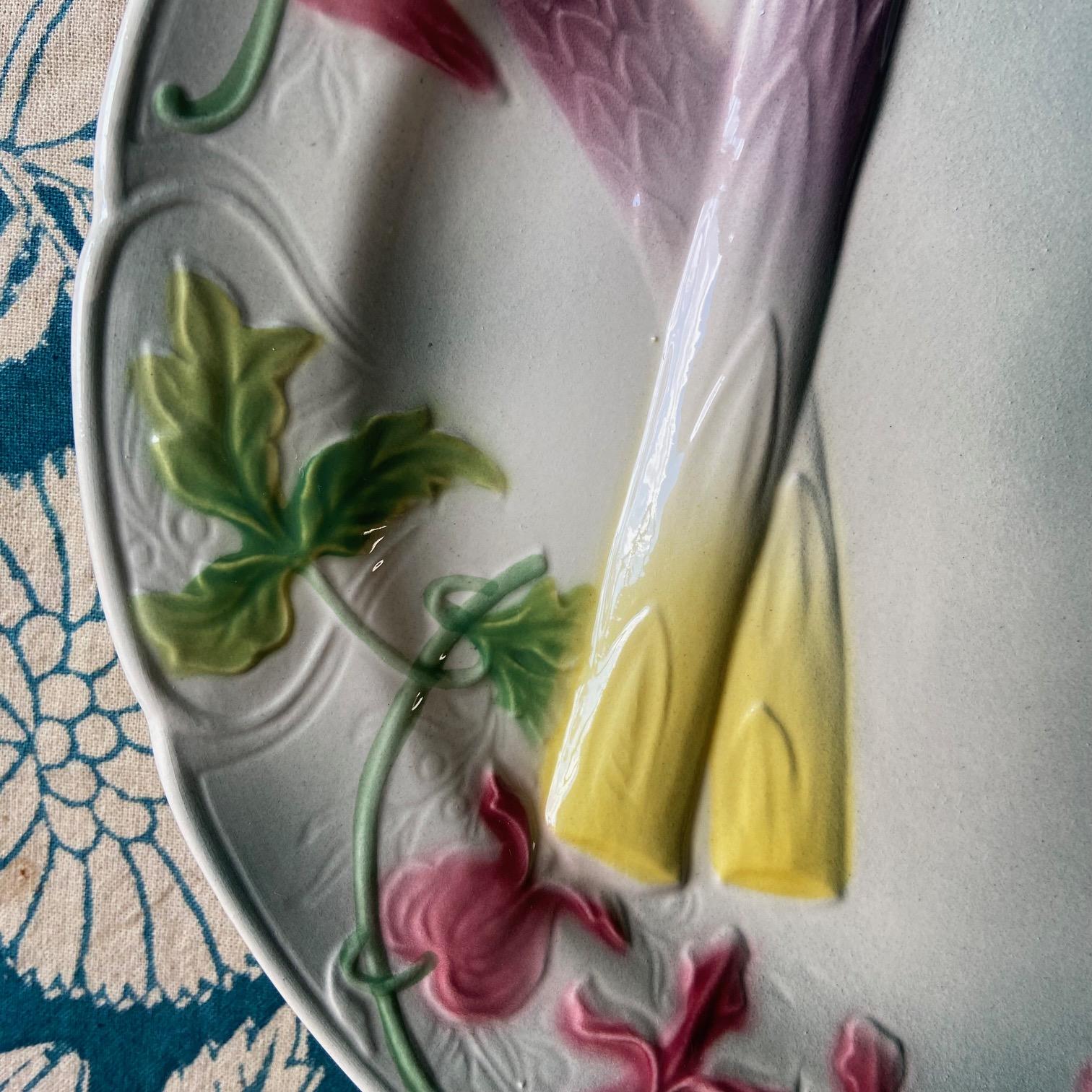French Art Nouveau Majolica Asparagus Plates Saint Clément, 1920s (Glasiert) im Angebot