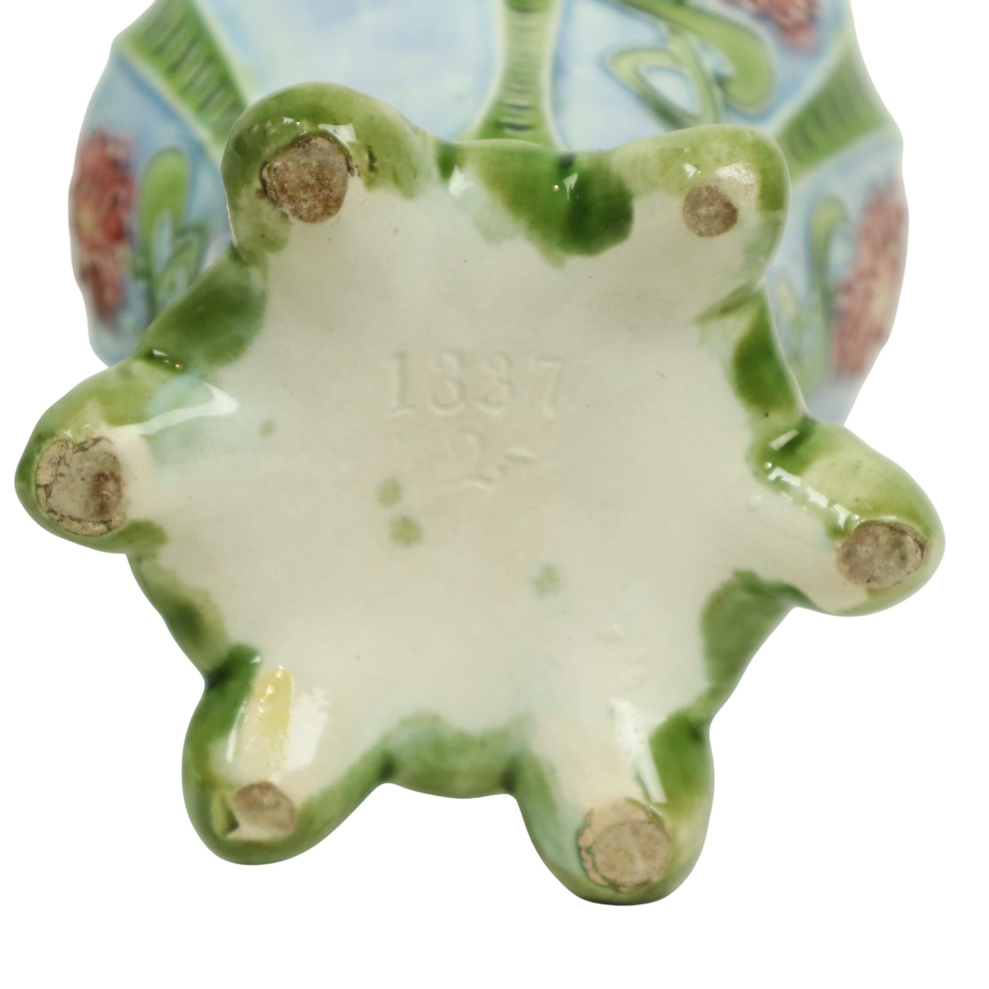 Vasi in maiolica Art Nouveau francese del 1900 ca. in vendita 9