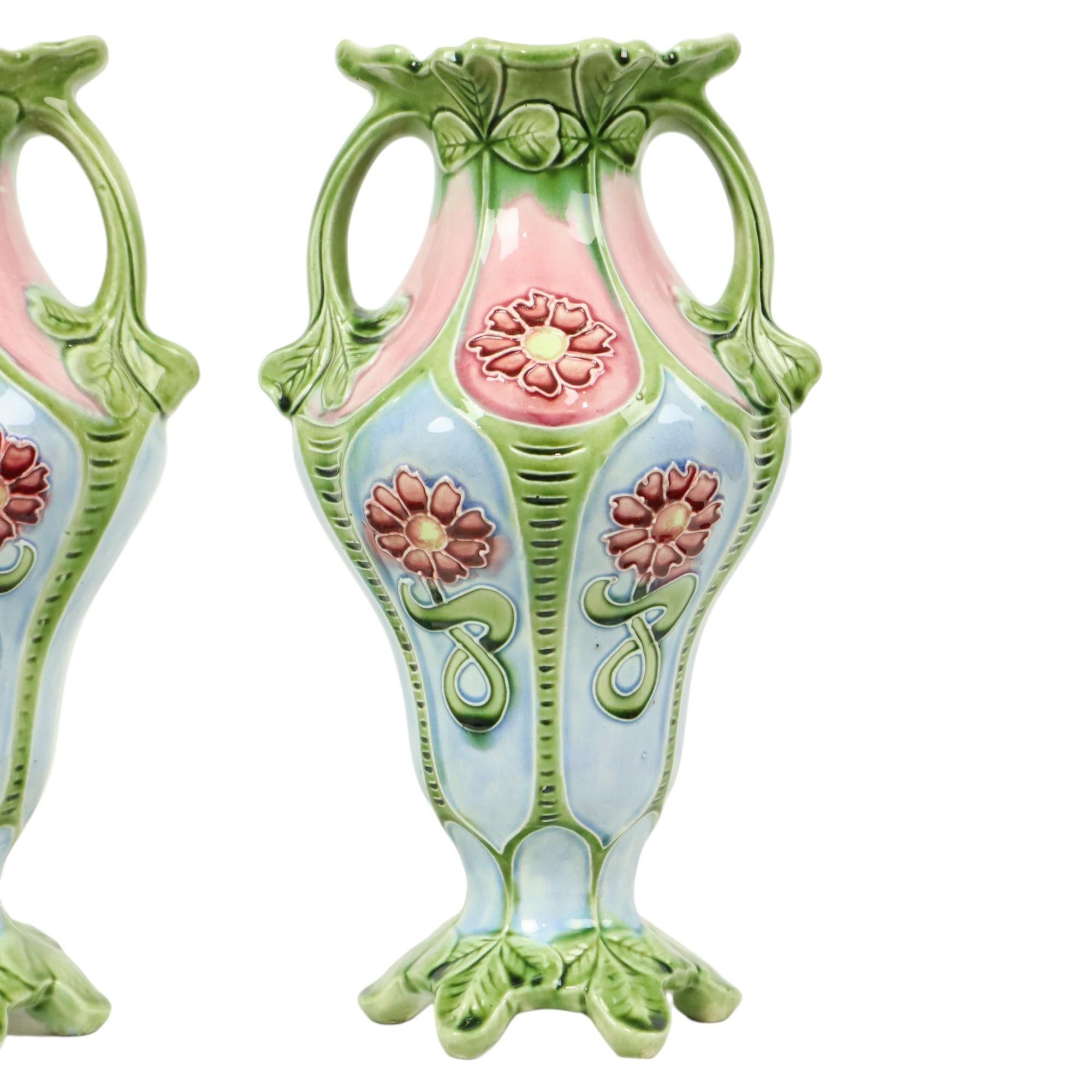 Vasi in maiolica Art Nouveau francese del 1900 ca. In condizioni buone in vendita a Poperinge, BE