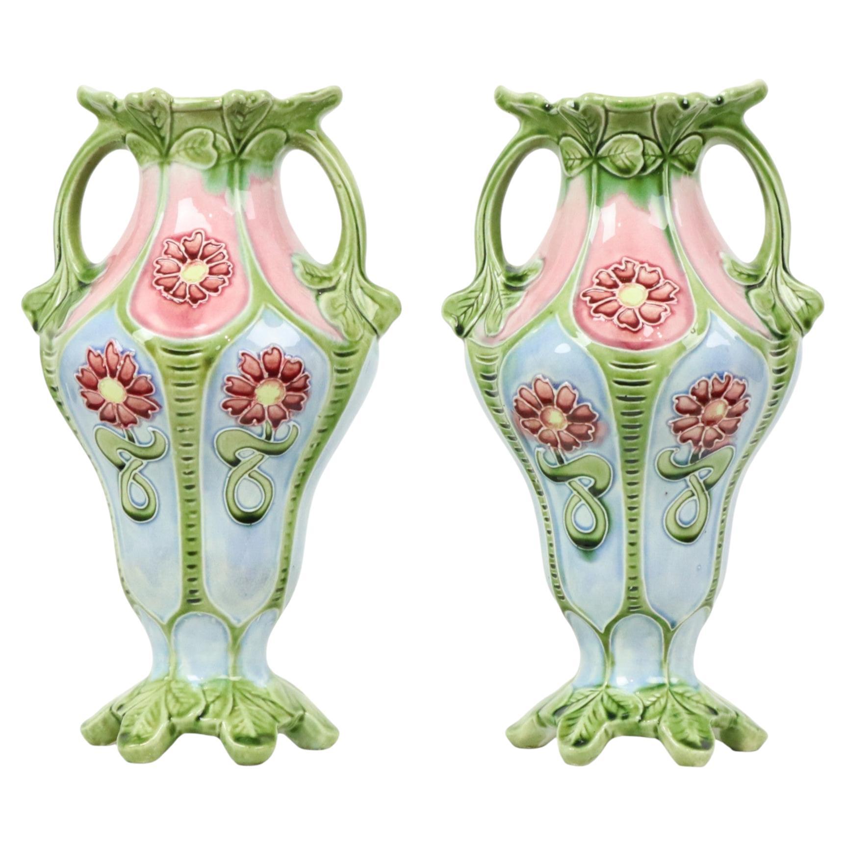 Vases en faïence majolique Art Nouveau vers 1900