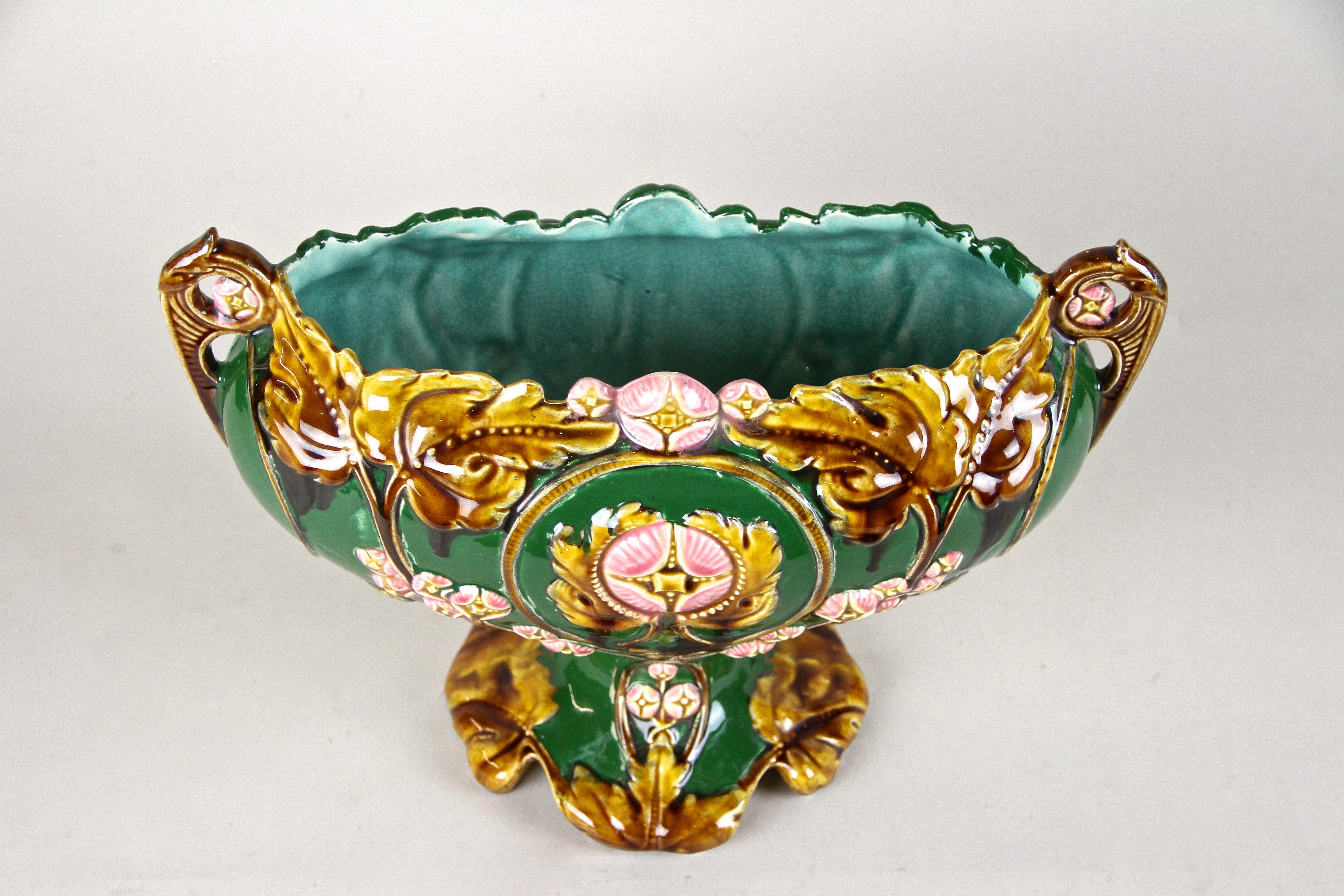 Hand-Painted French Art Nouveau Majolica Jardinière Hand Painted, France, circa 1900