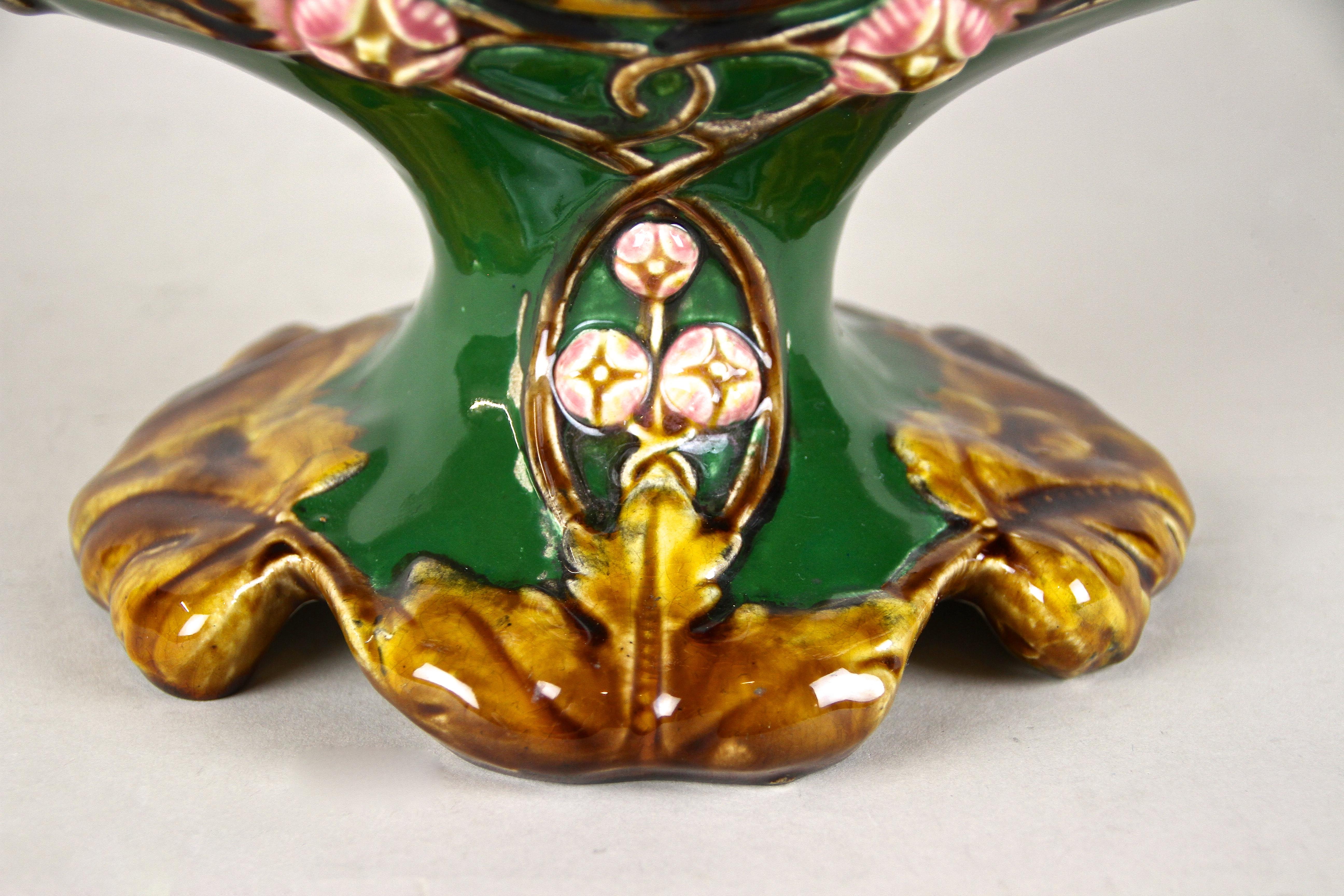 French Art Nouveau Majolica Jardinière Hand Painted, France, circa 1900 In Good Condition In Lichtenberg, AT