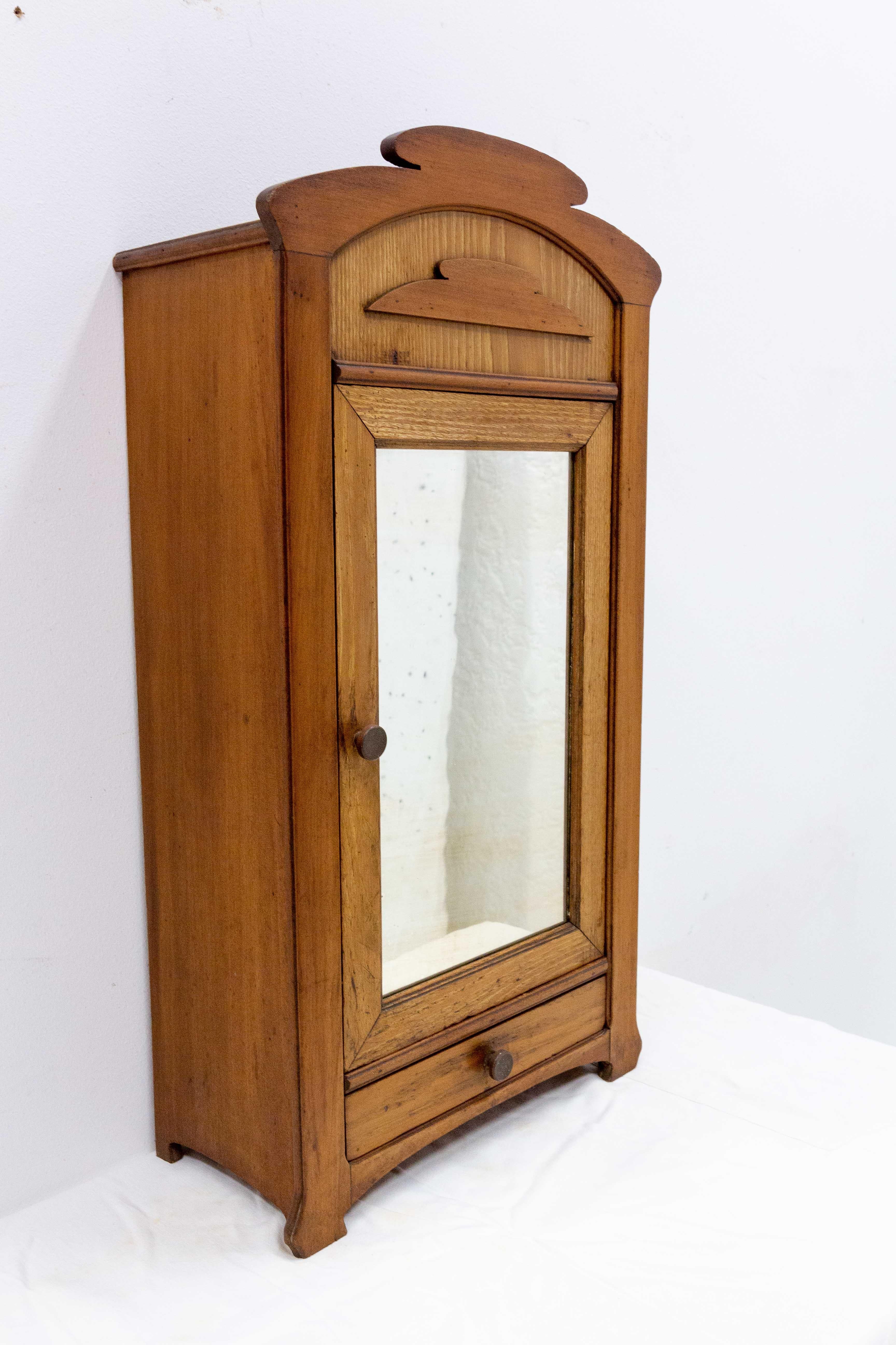 French Art Nouveau Chestnut Wall Armoire with Mirror or Wall Cabinet, 1900 In Good Condition In Labrit, Landes