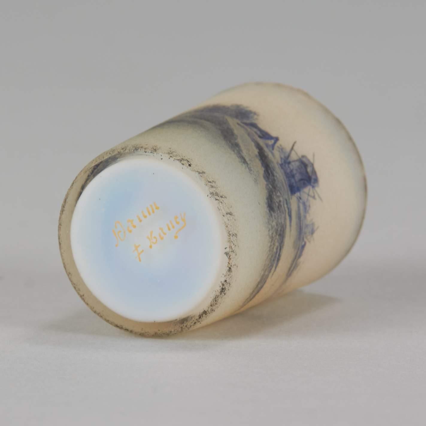 Vase en verre miniature Art Nouveau français « Paysage d'hiver allemand » de Daum Frères en vente 1