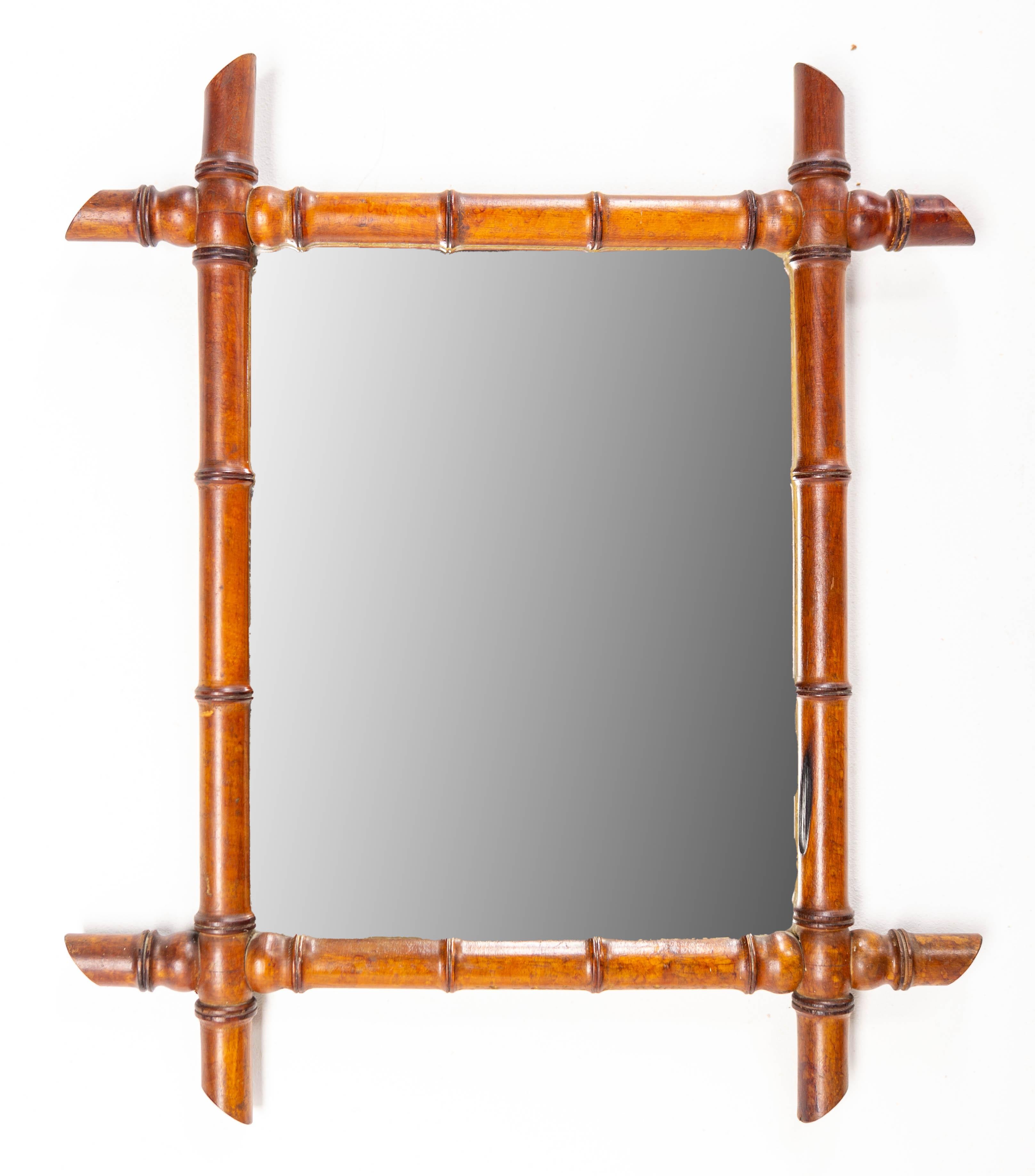 French beech wall mirror bamboo imitation
Art Nouveau
Good antique condition 

Shipping:
L72,5 P3 H52 2,3 kg.
 