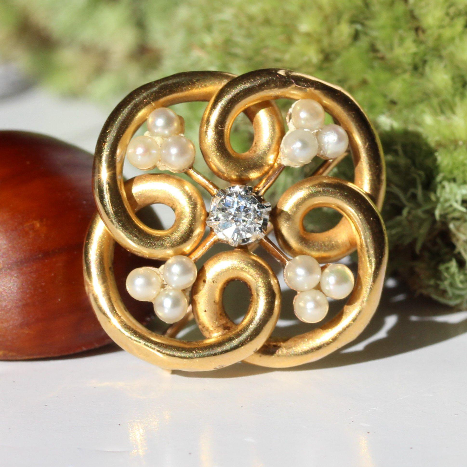 French Art Nouveau Natural Pearls Diamonds 18 Karat Yellow Gold Brooch For Sale 3