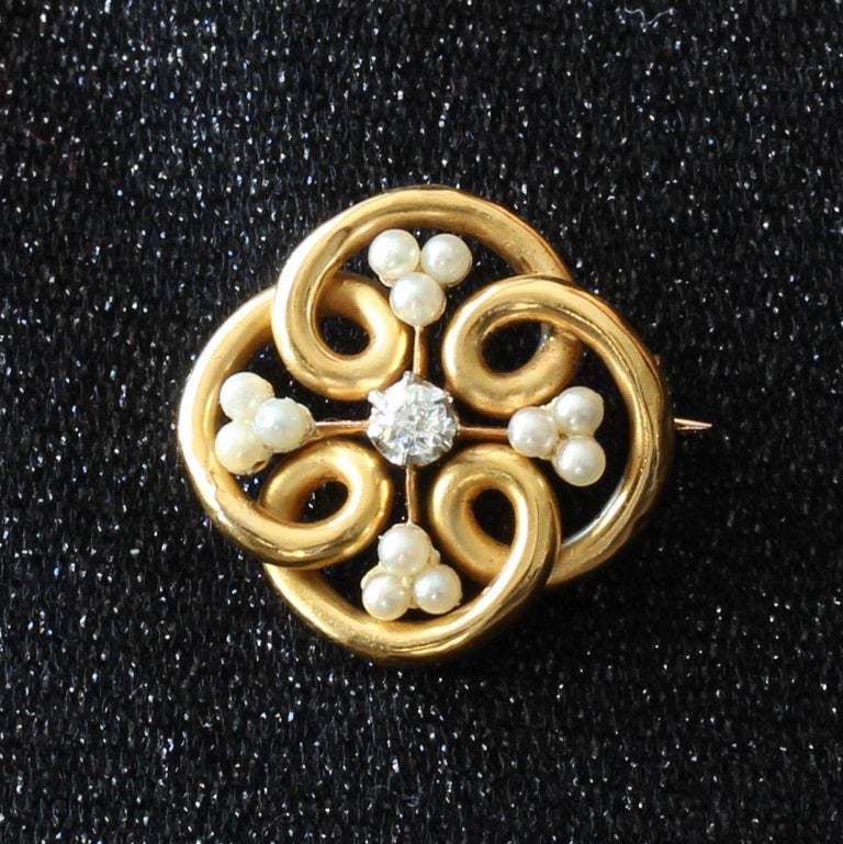 French Art Nouveau Natural Pearls Diamonds 18 Karat Yellow Gold Brooch For Sale 4