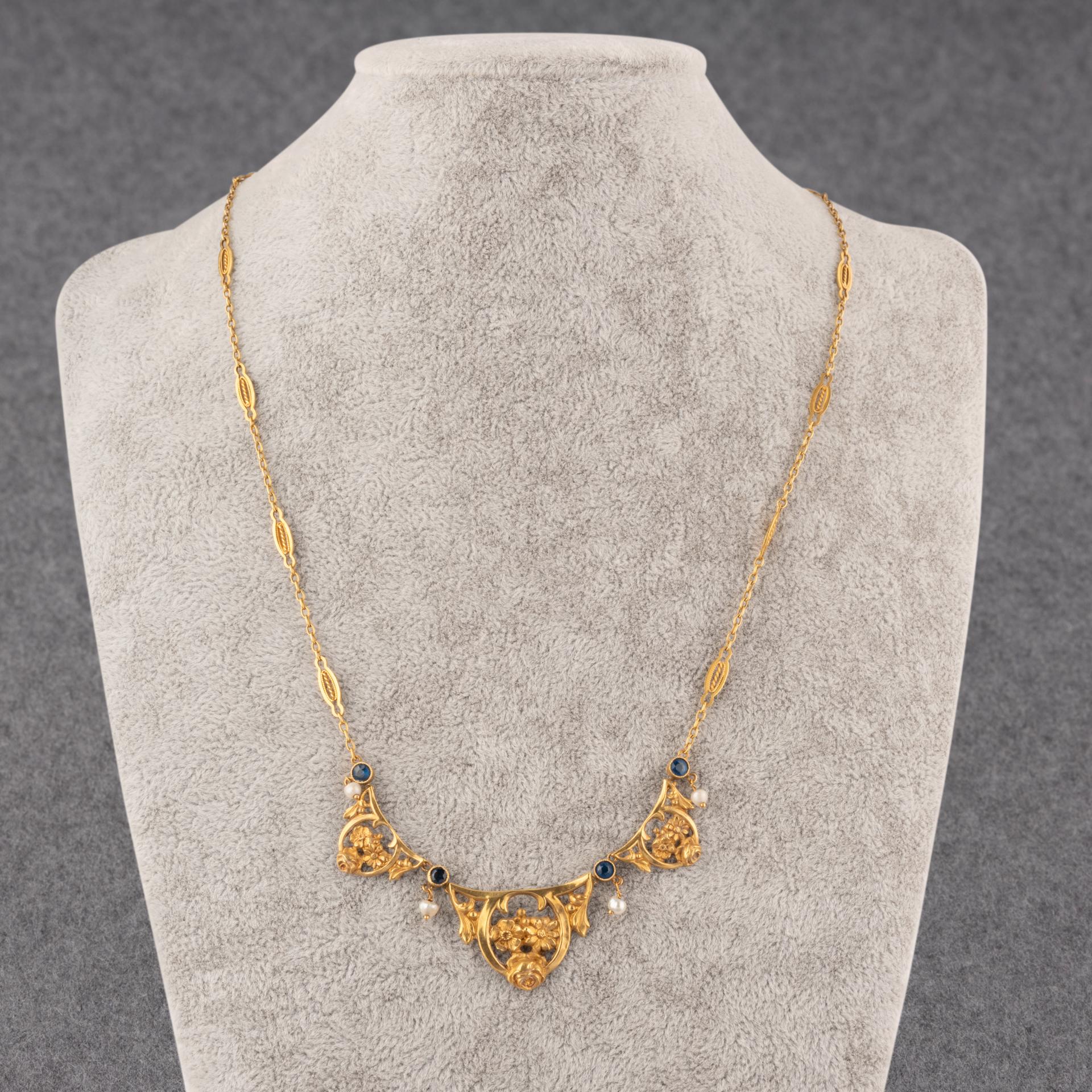 A lovely antique necklace, made in France circa 1900.
Made in 18k gold, sapphires ans natural pearls.
French antique hallmark: the eagle head
The length is 45cm.
Weight: 5.70 grams.