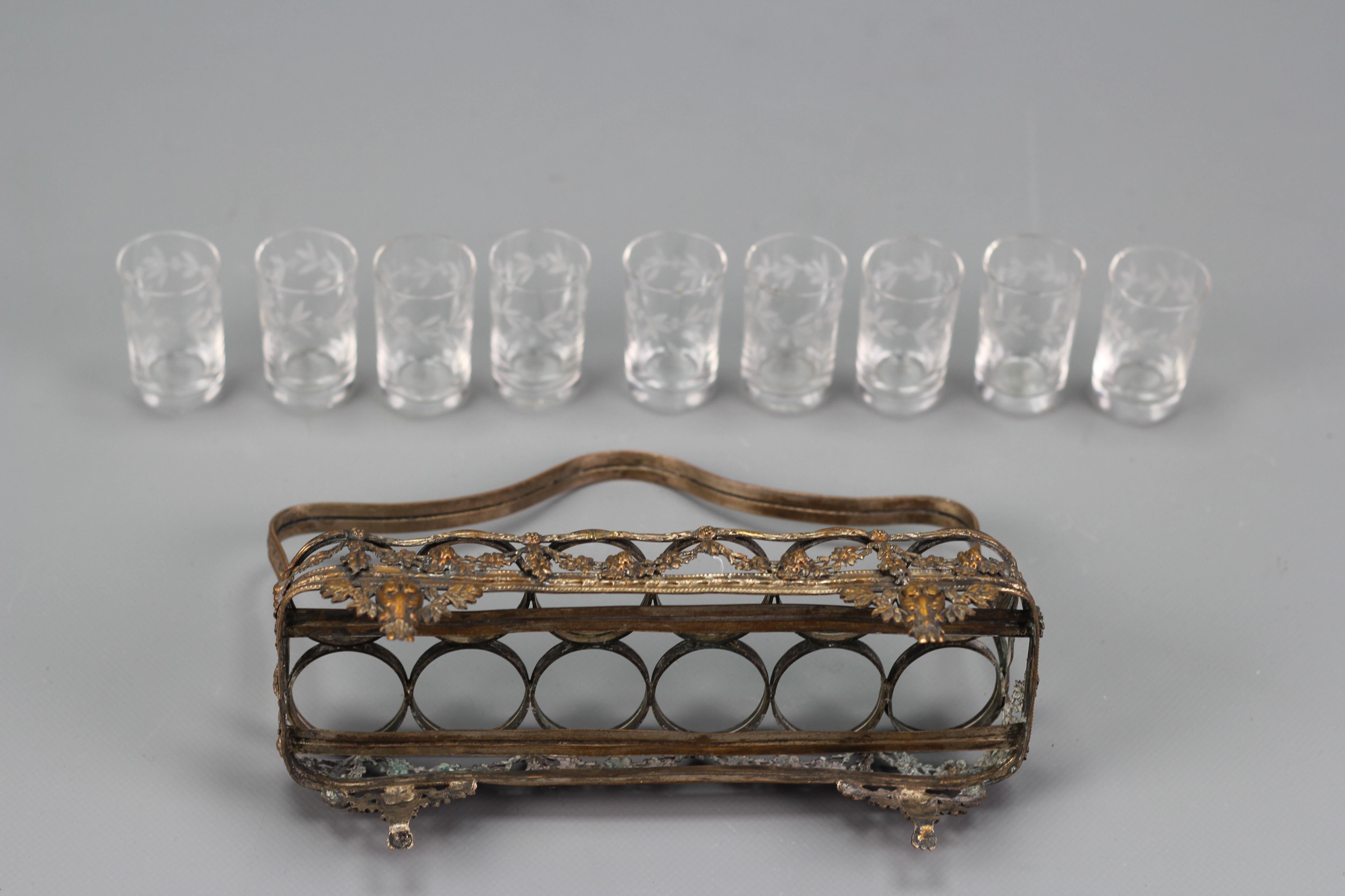 Französisches Jugendstil-Servierbesteck aus neun Gläsern und Messing mit Korb, um 1920 im Angebot 11