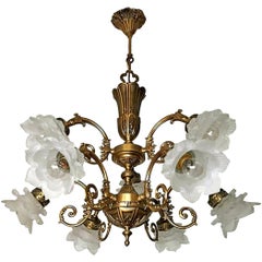 Lustre à 9 lumières Art Nouveau ou Art Déco français en verre à fleurs et laiton doré