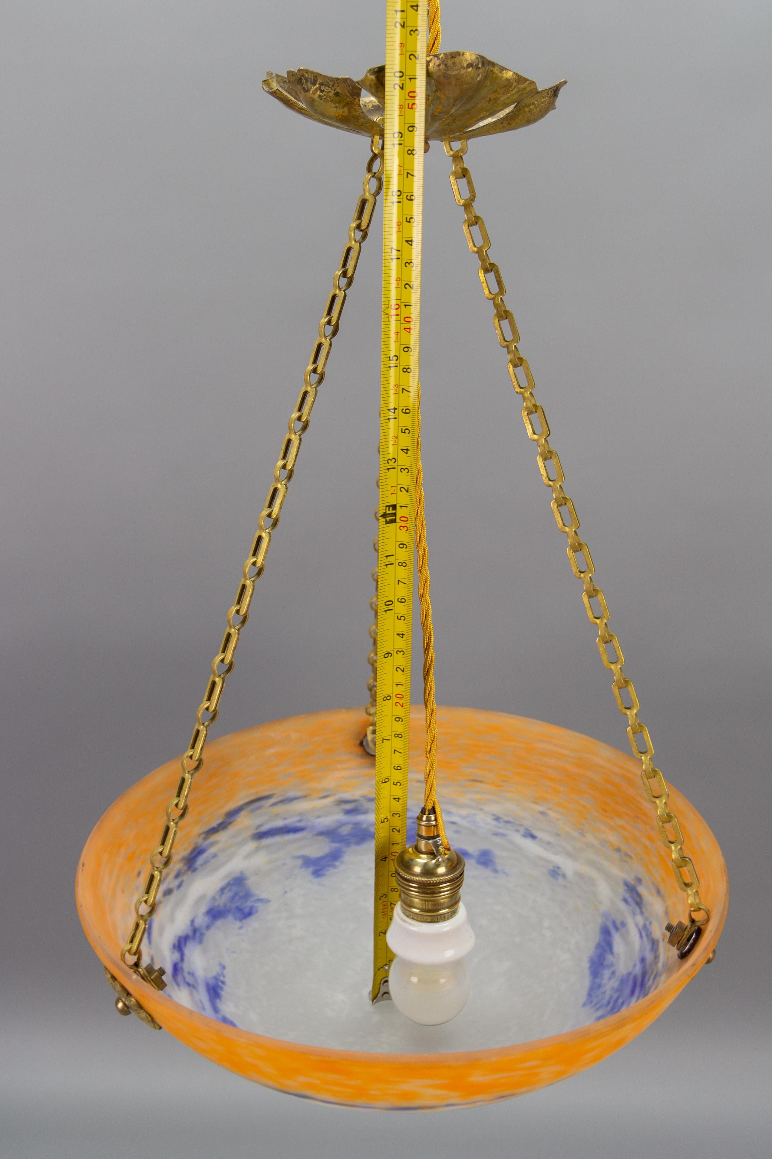 Lampe à suspension Art nouveau français en verre orange, blanc et bleu par Noverdy, années 1920 en vente 13