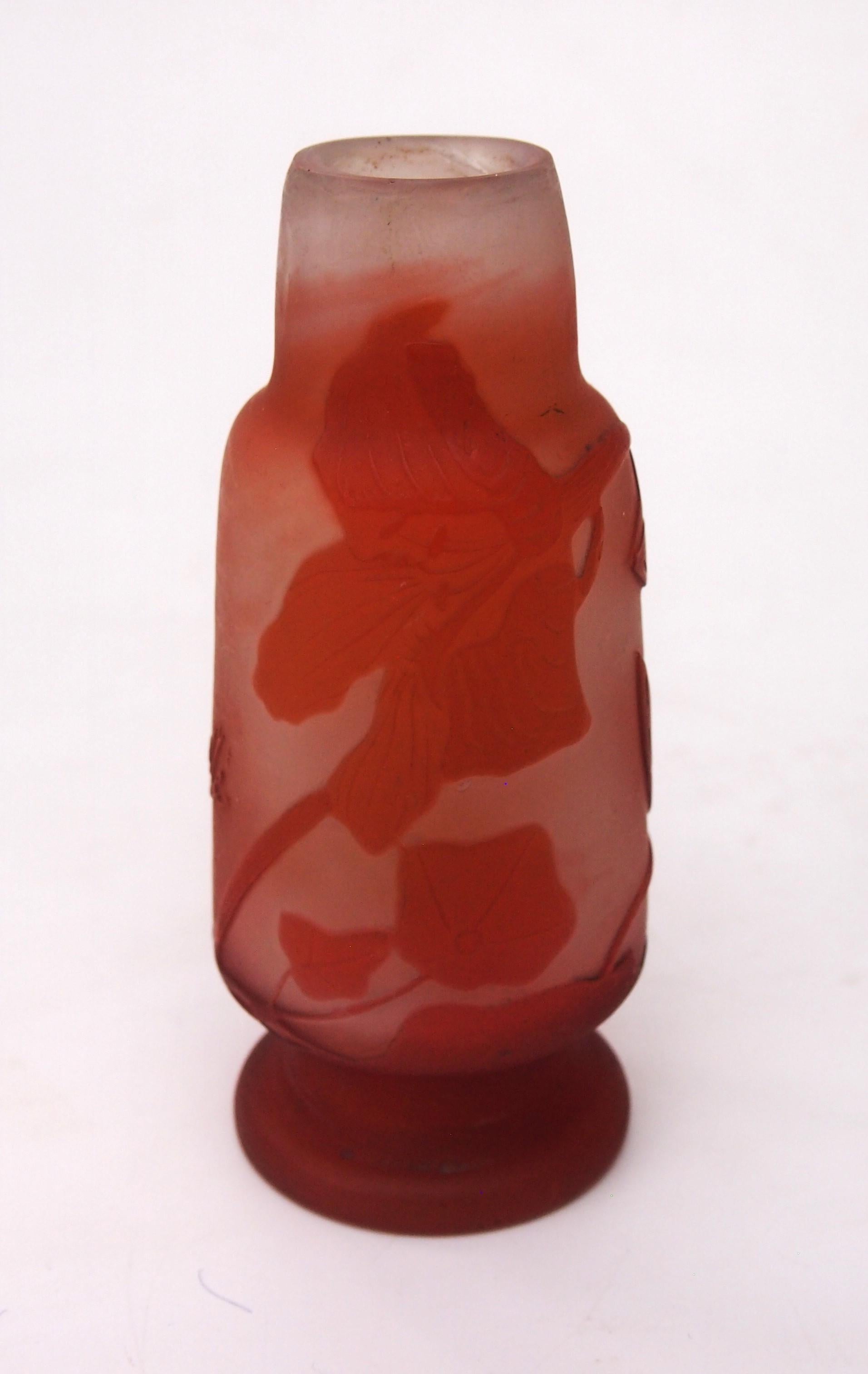 Jarrón francés Art Nouveau de vidrio camafeo naranja-blanco de Emile Galle con capuchina en Bueno Estado en Worcester Park, GB