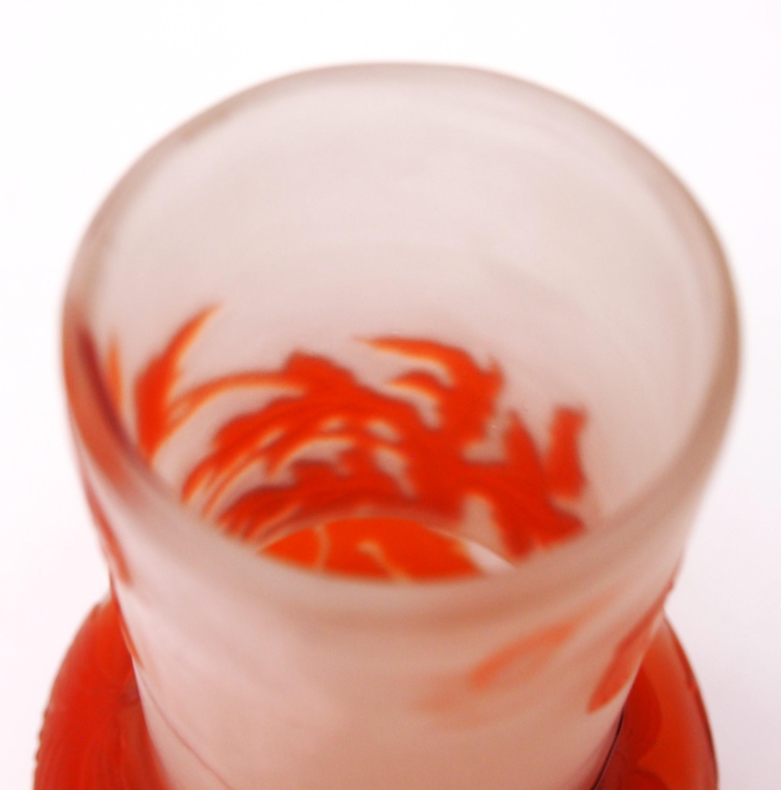 Jarrón francés Art Nouveau de vidrio camafeo naranja-blanco Emile Galle con flores silvestres Vidrio artístico