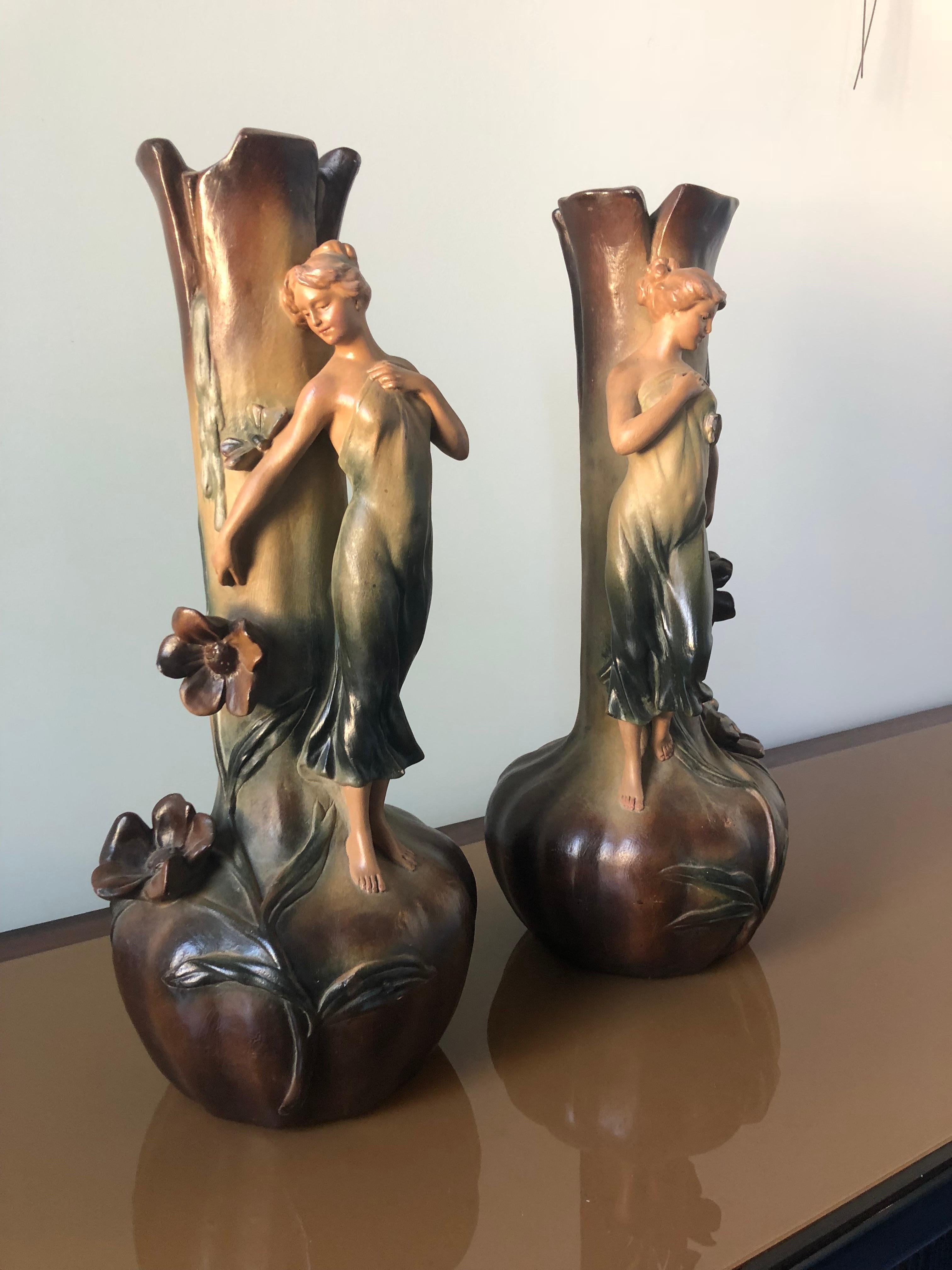 Zwei große Terrakotta-Vasen im französischen Art nouveau-Stil, um 1910 (Französisch) im Angebot