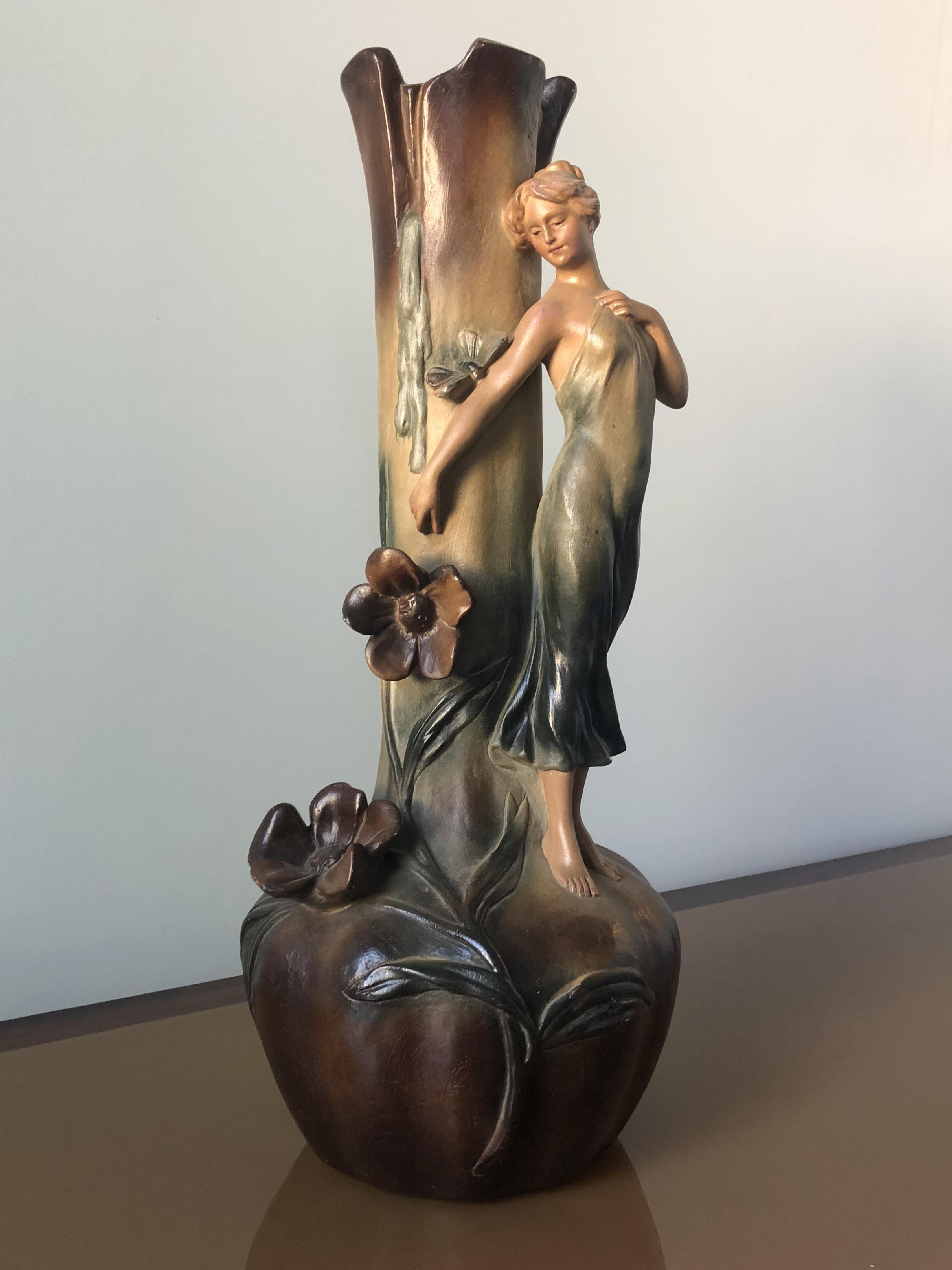 Coppia di grandi vasi in terracotta in stile Art Nouveau francese, 1910 circa In condizioni buone in vendita a Traversetolo, IT